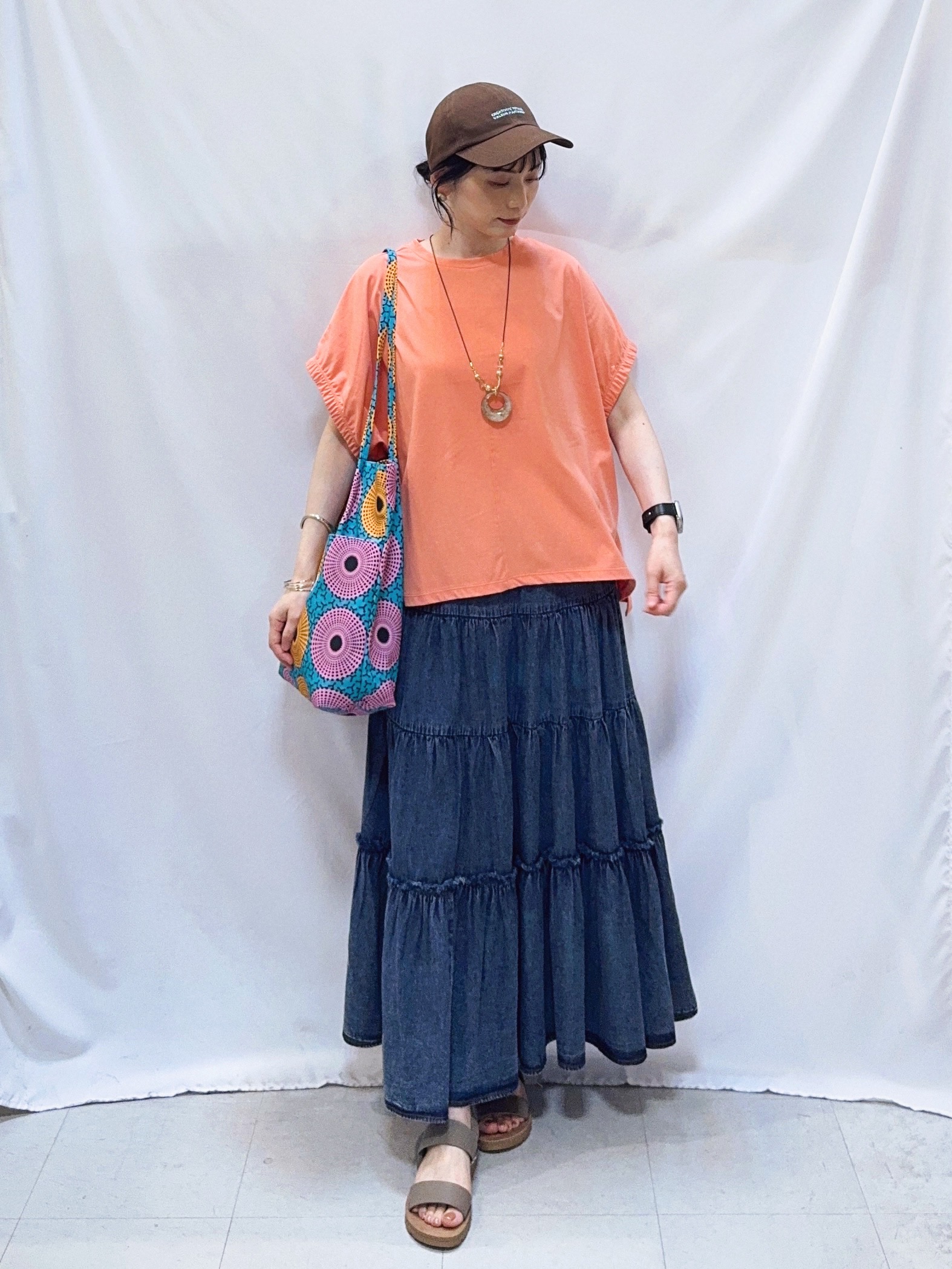 𝐇𝐢𝐫𝐨𝐦𝐢さんの「SHOO･LA･RUE｜【洗濯機可】シンプルにこなれて見せる お袖ギャザードルマンTシャツ」を使ったコーディネート