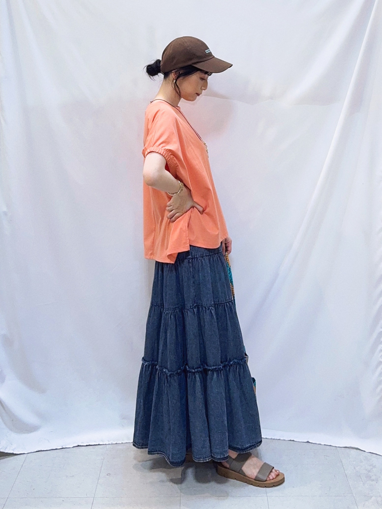 𝐇𝐢𝐫𝐨𝐦𝐢さんの「SHOO･LA･RUE｜【洗濯機可】シンプルにこなれて見せる お袖ギャザードルマンTシャツ」を使ったコーディネート