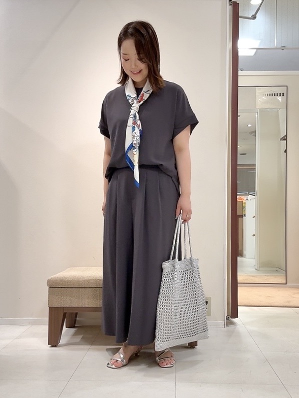 YUIさんの「UNTITLED｜【セットアップ可/UVカット/前後2WAY】リラクシーフレンチスリーブブラウス」を使ったコーディネート