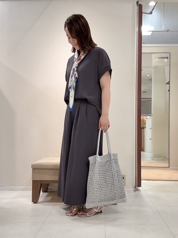 YUIさんの「UNTITLED｜【セットアップ可/UVカット/前後2WAY】リラクシーフレンチスリーブブラウス」を使ったコーディネート