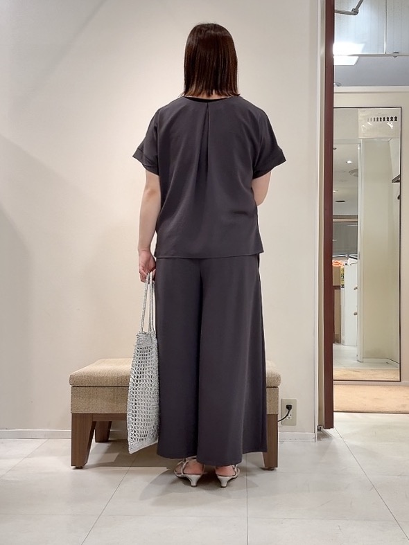 YUIさんの「UNTITLED｜【セットアップ可/UVカット/前後2WAY】リラクシーフレンチスリーブブラウス」を使ったコーディネート