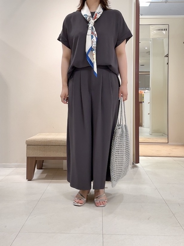 YUIさんの「UNTITLED｜【セットアップ可/UVカット/前後2WAY】リラクシーフレンチスリーブブラウス」を使ったコーディネート