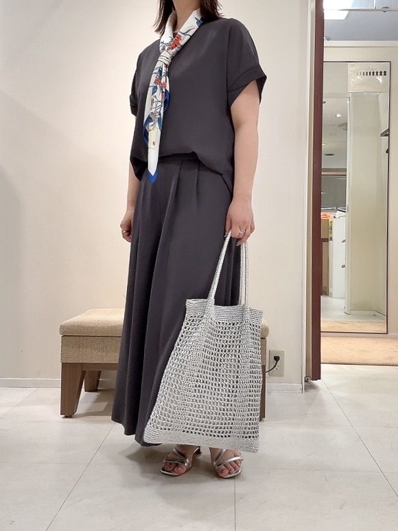 YUIさんの「UNTITLED｜【セットアップ可/UVカット/前後2WAY】リラクシーフレンチスリーブブラウス」を使ったコーディネート