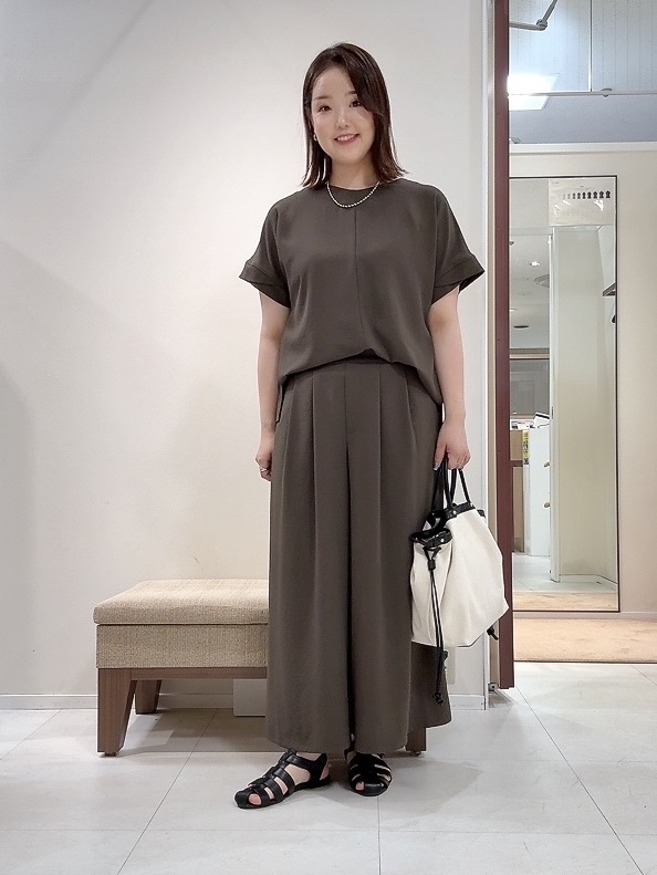 YUIさんの「UNTITLED｜【セットアップ可/UVカット/前後2WAY】リラクシーフレンチスリーブブラウス」を使ったコーディネート