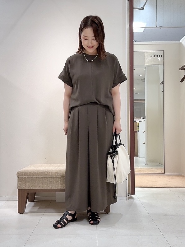 YUIさんの「UNTITLED｜【セットアップ可/UVカット/前後2WAY】リラクシーフレンチスリーブブラウス」を使ったコーディネート