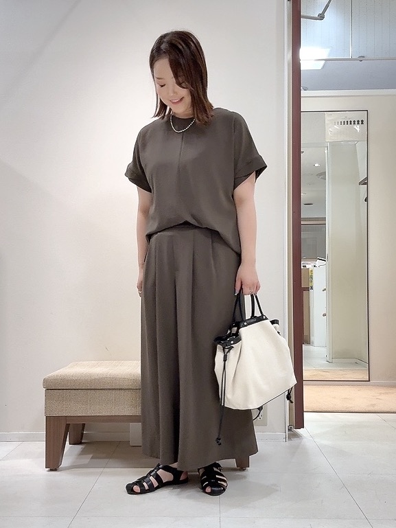 YUIさんの「UNTITLED｜【セットアップ可/UVカット/前後2WAY】リラクシーフレンチスリーブブラウス」を使ったコーディネート