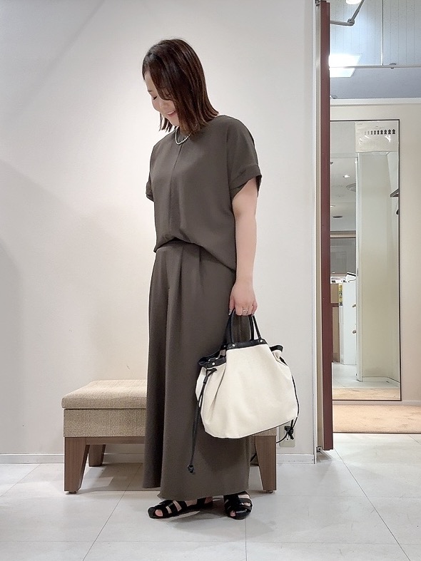 YUIさんの「UNTITLED｜【セットアップ可/UVカット/前後2WAY】リラクシーフレンチスリーブブラウス」を使ったコーディネート