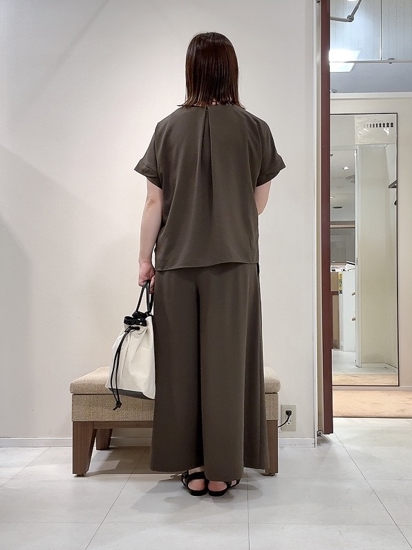 YUIさんの「UNTITLED｜【セットアップ可/UVカット/前後2WAY】リラクシーフレンチスリーブブラウス」を使ったコーディネート