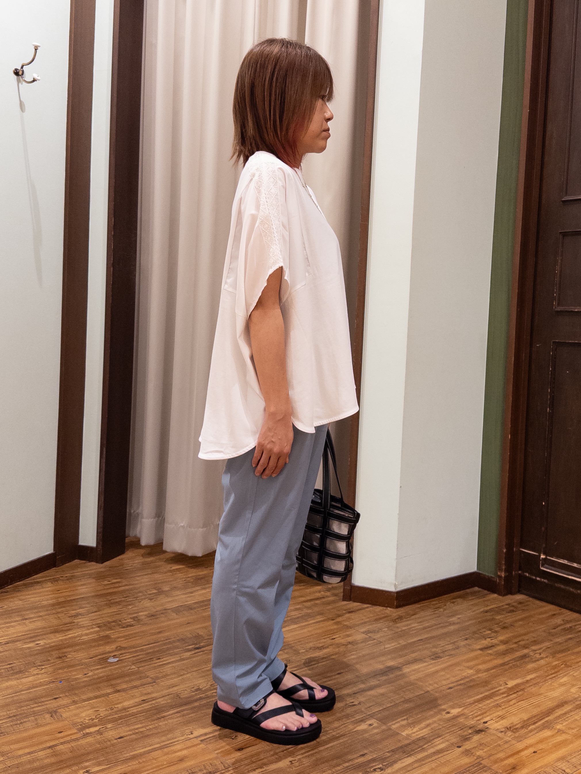みかりん さんの「SHOO･LA･RUE｜【洗濯機可/体型カバー】インせず着られる 肩レース切り替えポンチョ風トップス」を使ったコーディネート