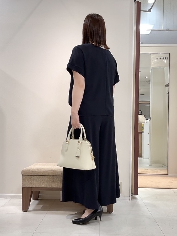 YUIさんの「UNTITLED｜【セットアップ可/UVカット/前後2WAY】リラクシーフレンチスリーブブラウス」を使ったコーディネート