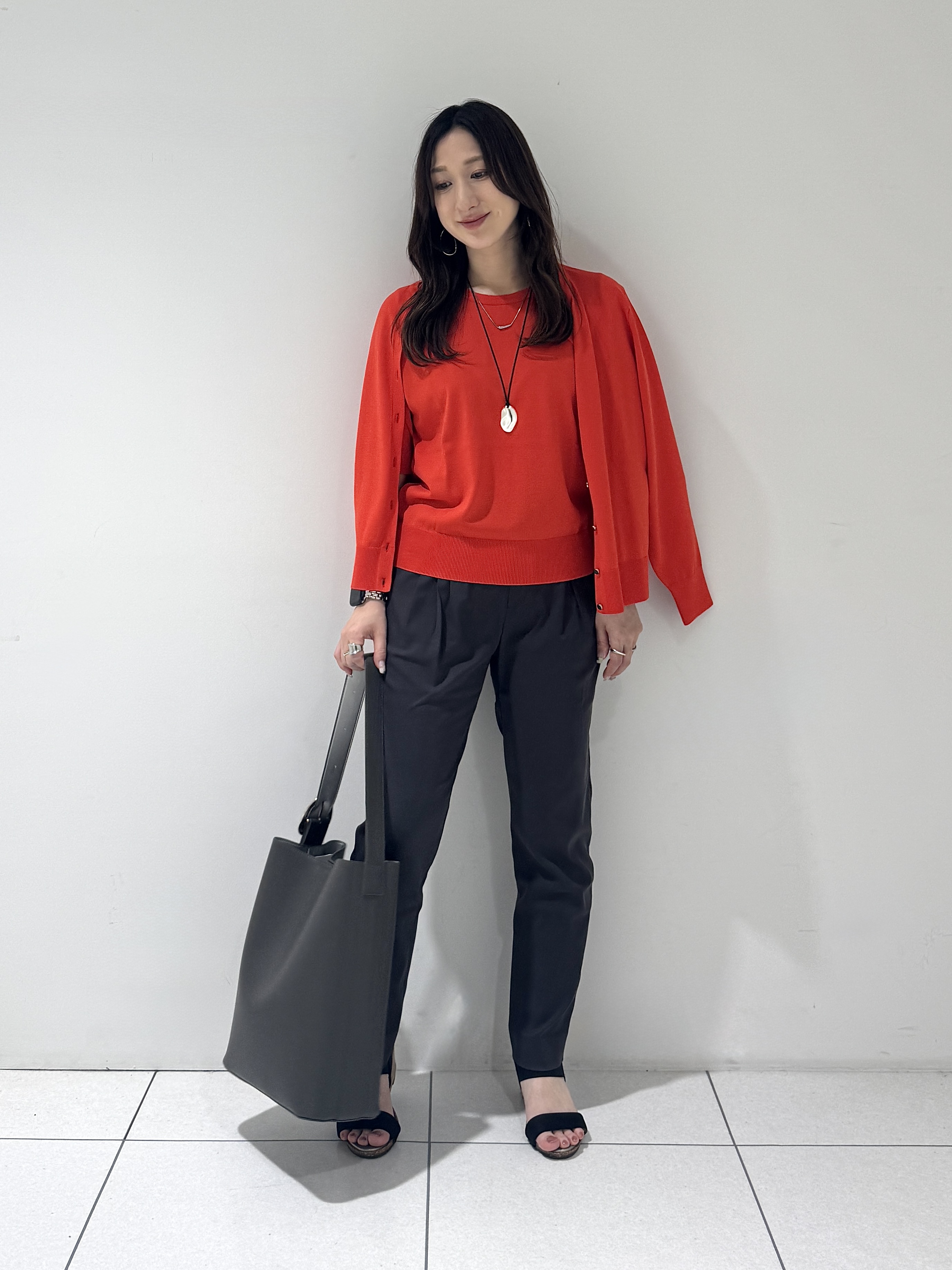 そんさんの「INDIVI｜【UVケア/接触冷感／アンサンブル】丸首カーディガン＆袖スリット5分袖ニット」を使ったコーディネート