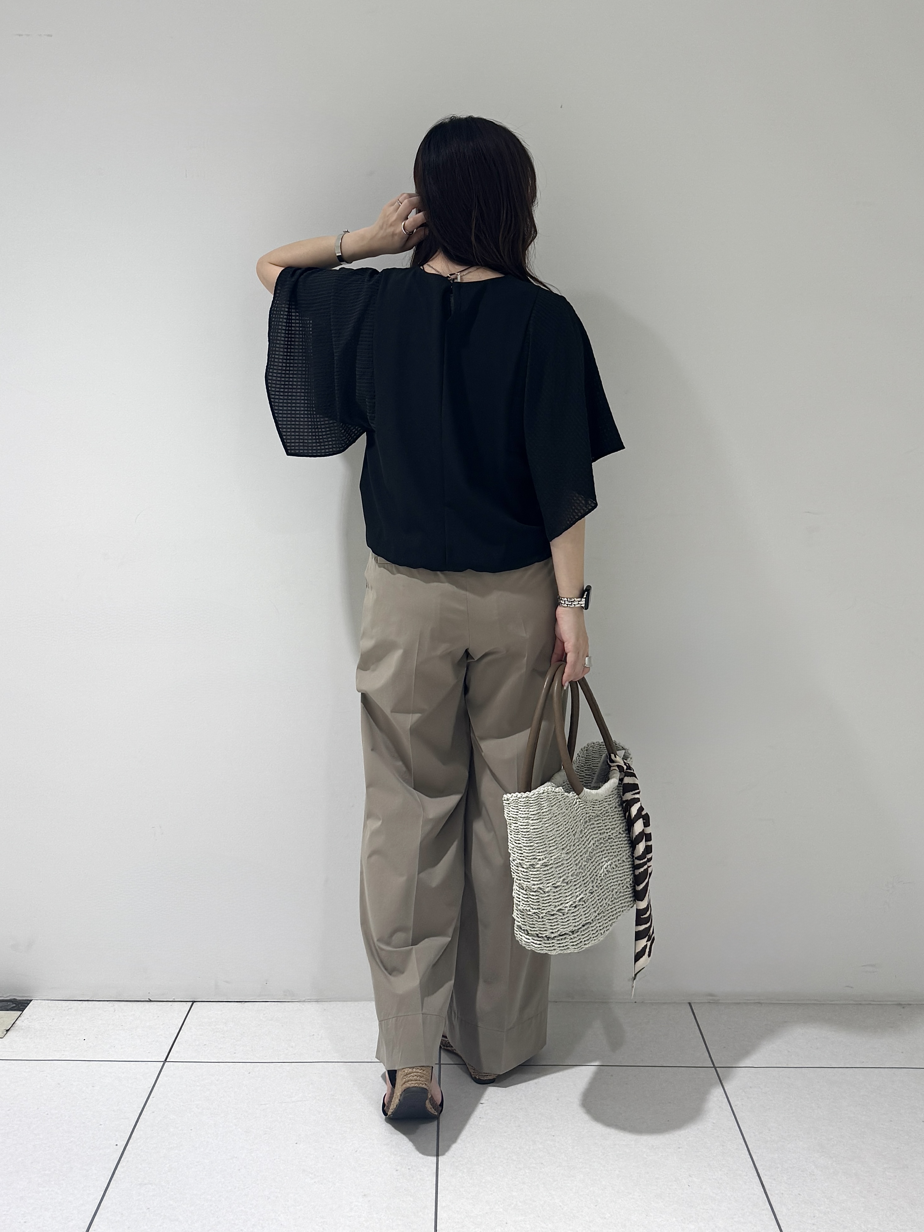 そんさんの「INDIVI｜【洗える／シアーチェック柄】異素材コンビスリーブトップス」を使ったコーディネート