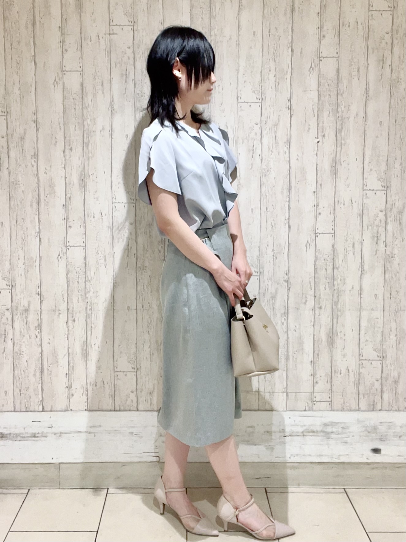 すいさんの「index｜【UV／吸水速乾】フリルフレアスリーブブラウス《汗ジミ防止／透け防止／洗濯機OK》」を使ったコーディネート