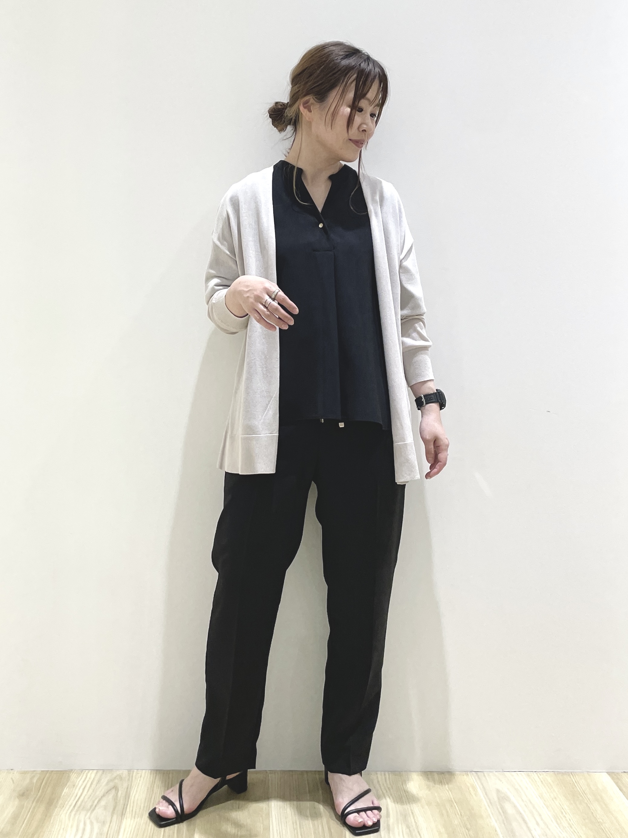 いなさんの「OPAQUE.CLIP｜【ストレッチ／防シワ／洗濯機OK】タックスリーブブラウス《SS～LL／6col／セットアップ可》」を使ったコーディネート