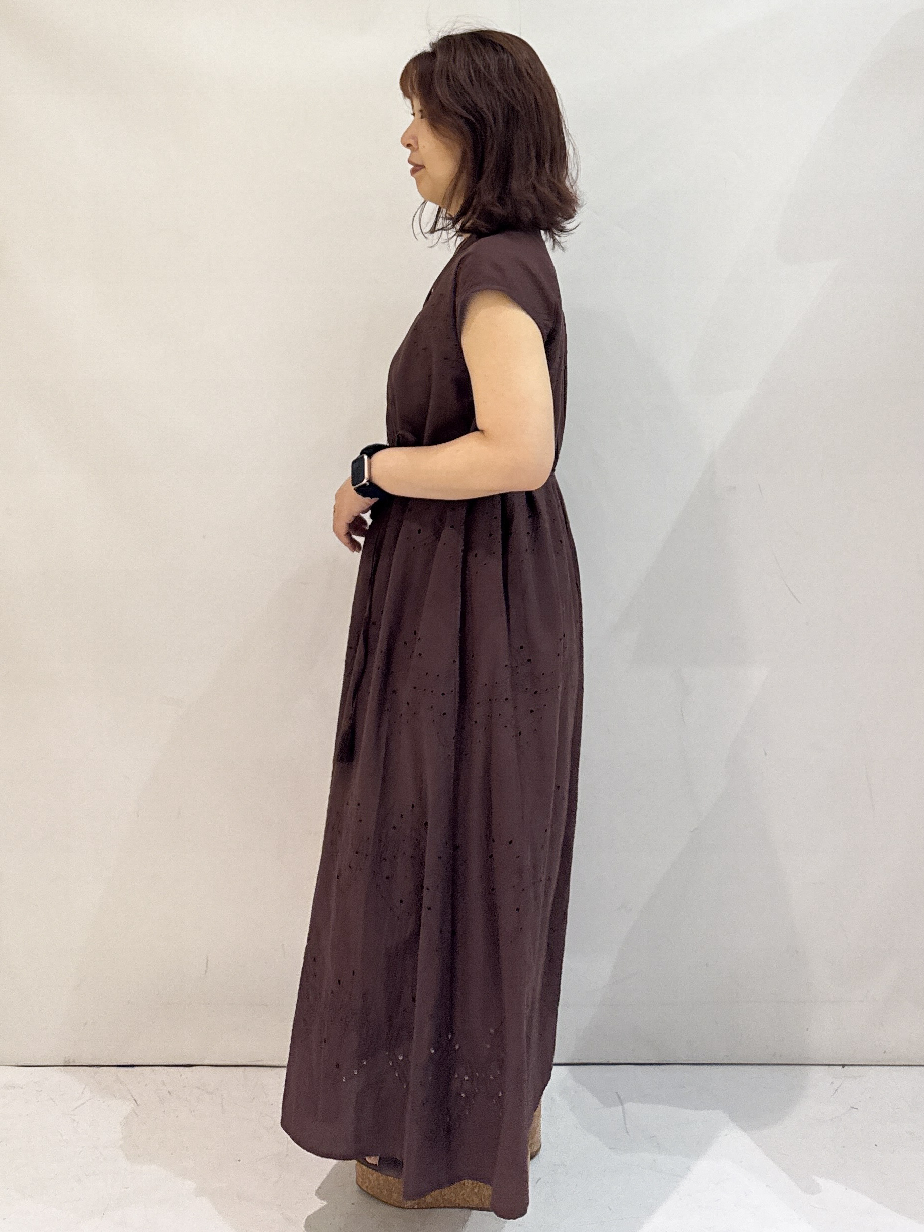 nakkoさんの「OPAQUE.CLIP｜アイレットレース刺繍ワンピース【洗える】」を使ったコーディネート