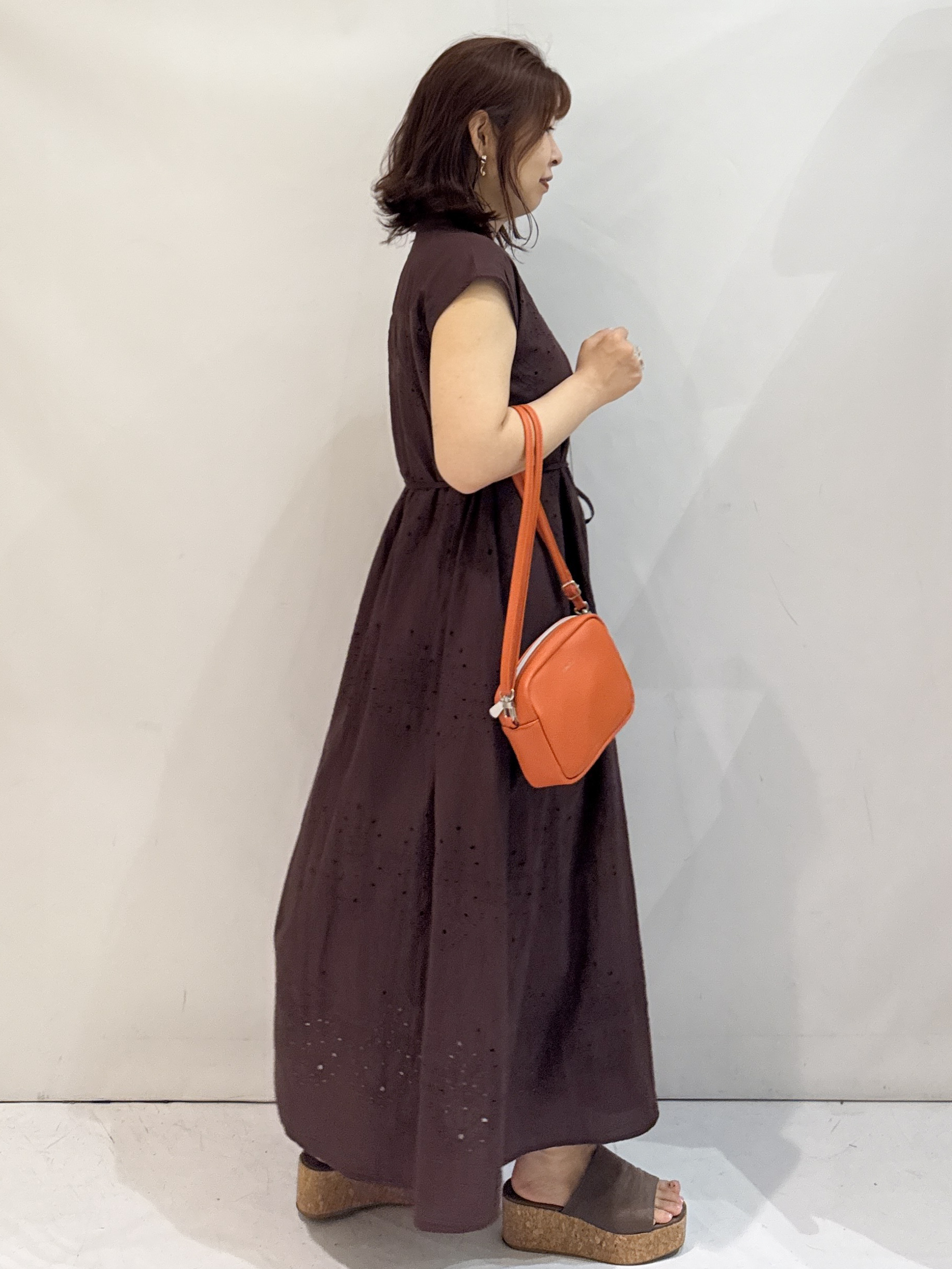 nakkoさんの「OPAQUE.CLIP｜アイレットレース刺繍ワンピース【洗える】」を使ったコーディネート