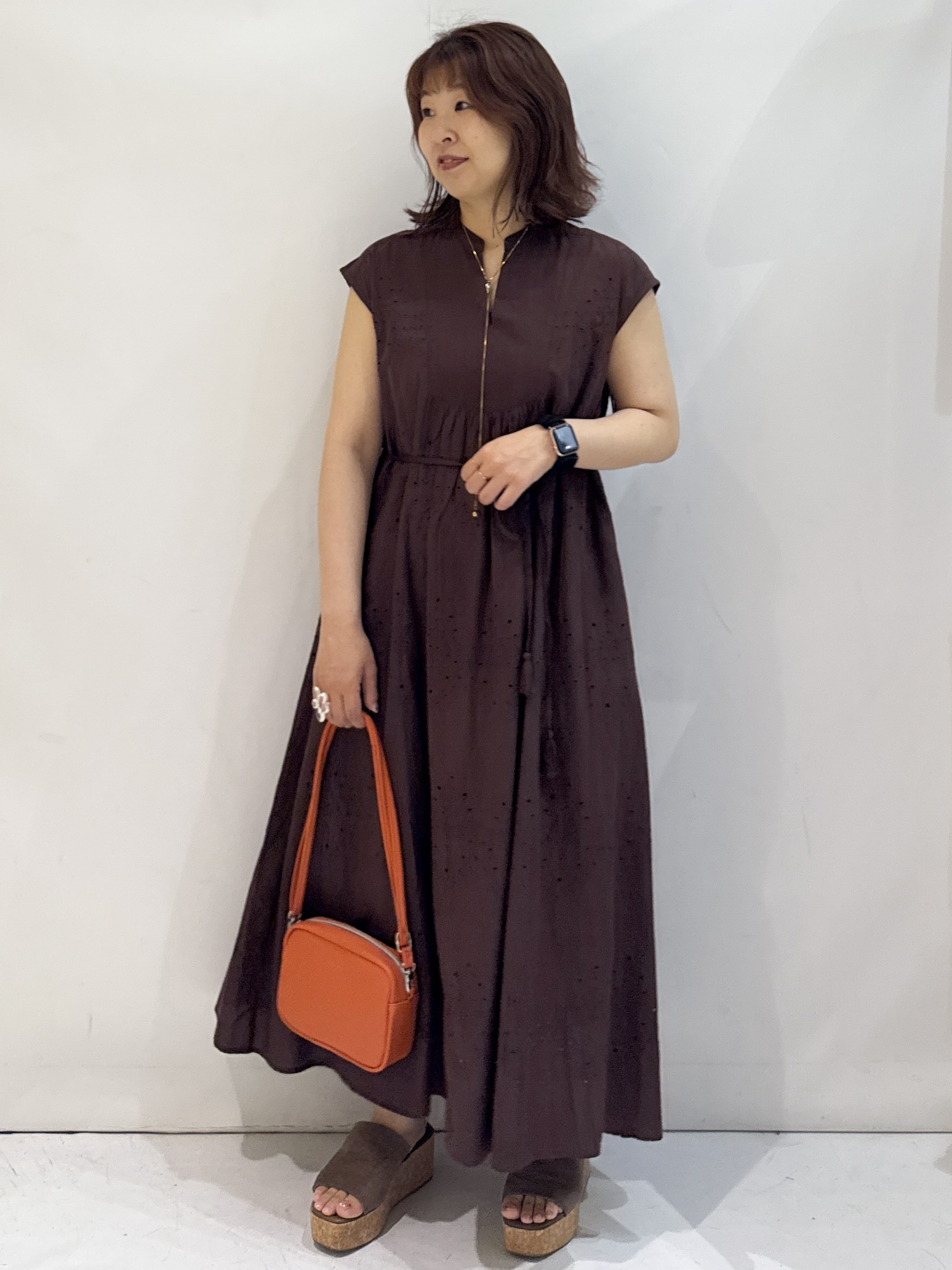 nakkoさんの「OPAQUE.CLIP｜アイレットレース刺繍ワンピース【洗える】」を使ったコーディネート