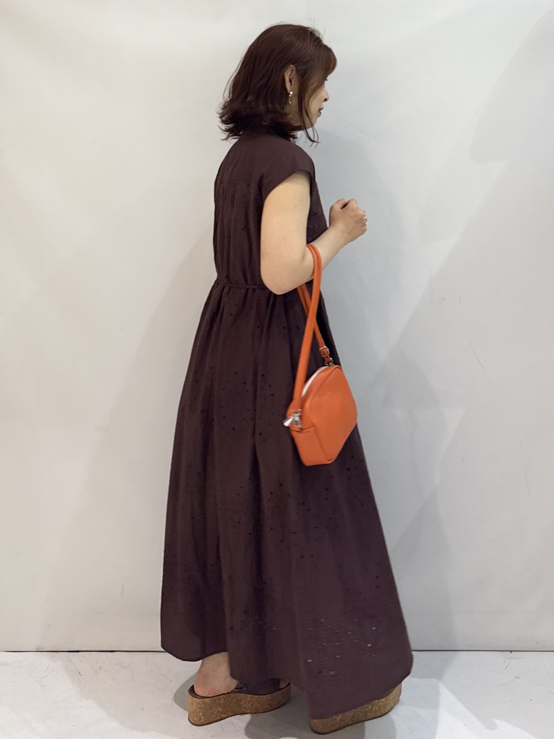 nakkoさんの「OPAQUE.CLIP｜アイレットレース刺繍ワンピース【洗える】」を使ったコーディネート
