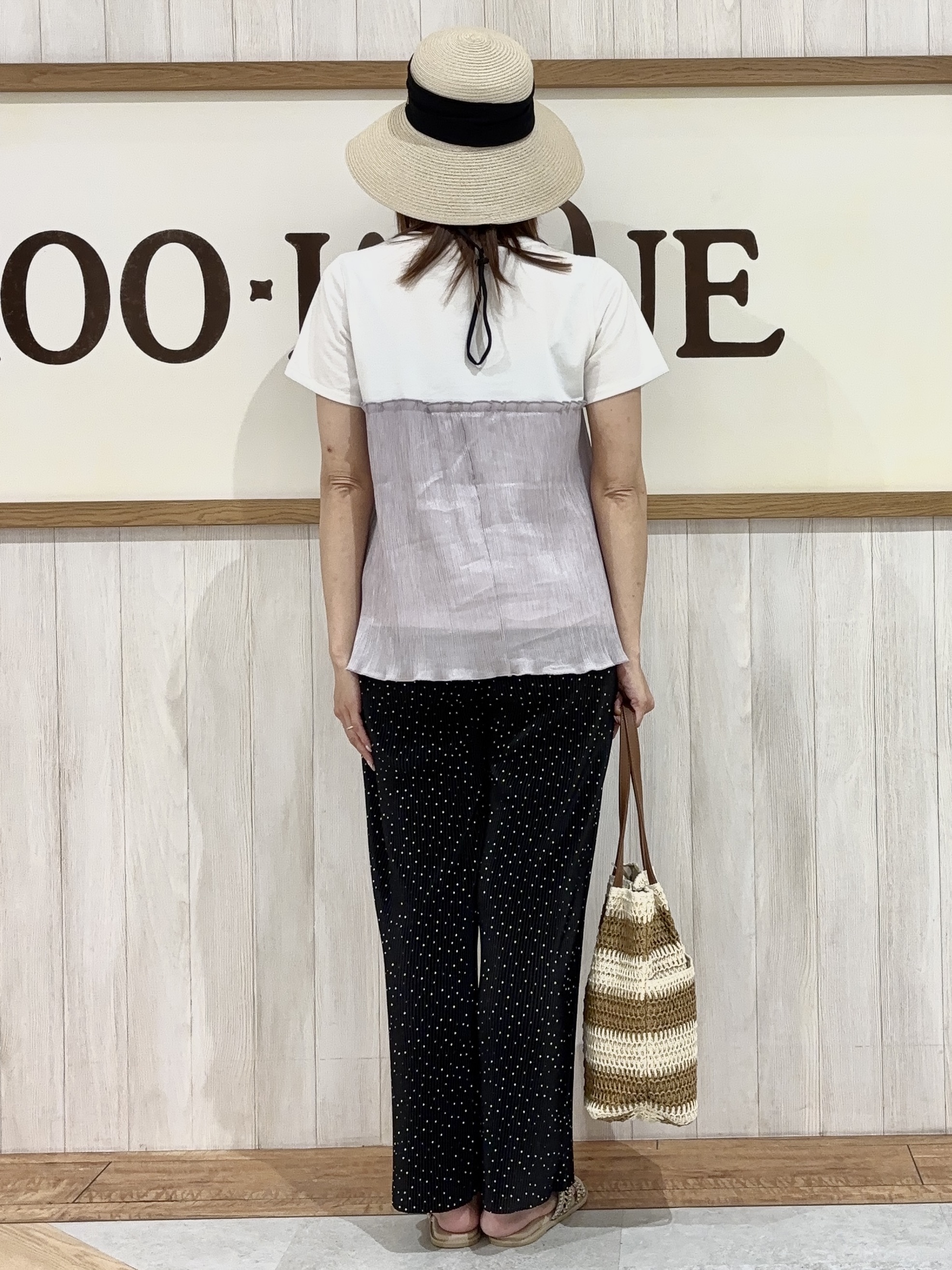 みきぽんさんの「SHOO･LA･RUE｜【体型カバー】1枚でインせず決まる きらきらビスチェ風Tシャツ」を使ったコーディネート