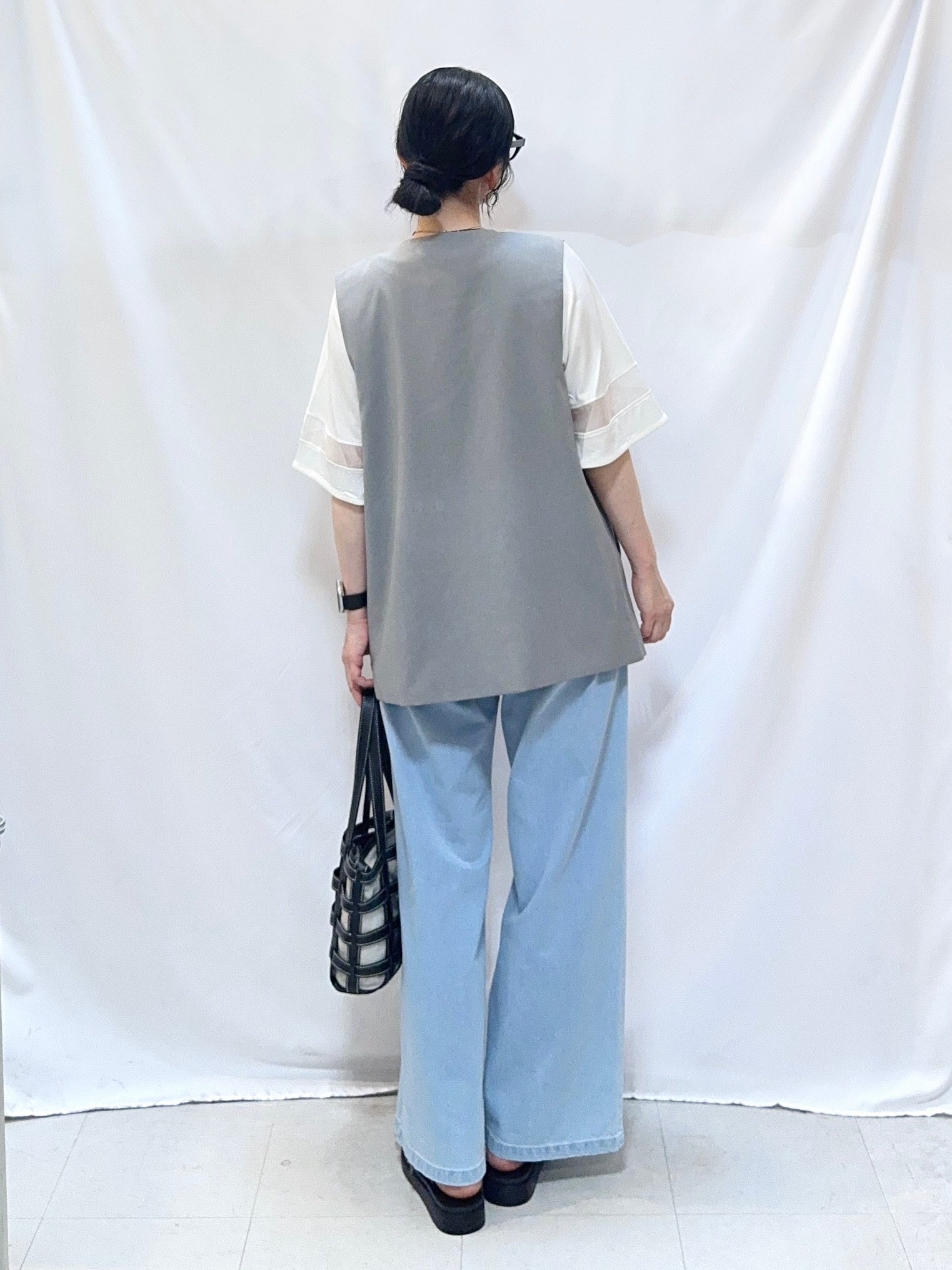 𝐇𝐢𝐫𝐨𝐦𝐢さんの「SHOO･LA･RUE｜【セットアップ可/洗濯後しわになりにくい/S-LL】シンプルで合わせやすい ノーカラージレ」を使ったコーディネート