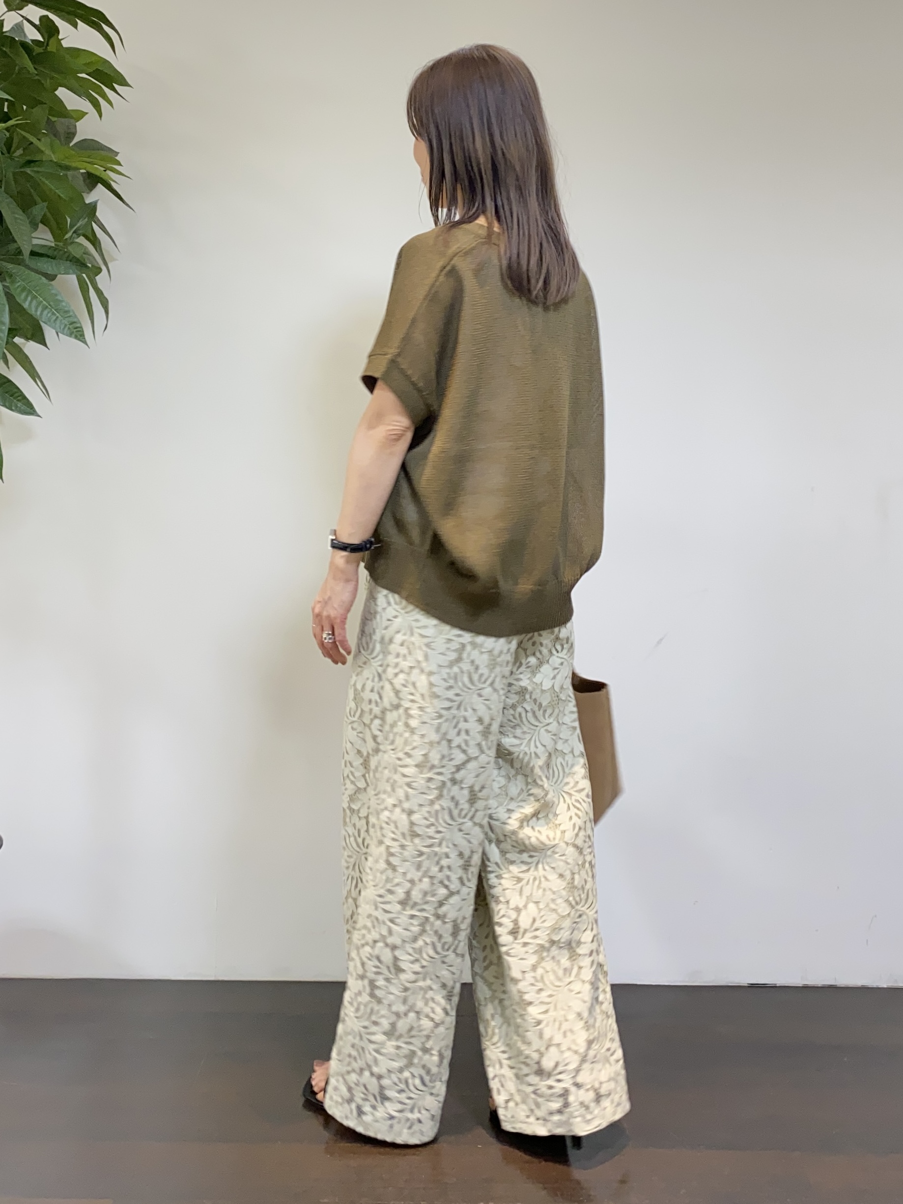 tomoさんの「UNTITLED｜【洗える/清涼感】ドライタッチスリーブレスカーディガン」を使ったコーディネート