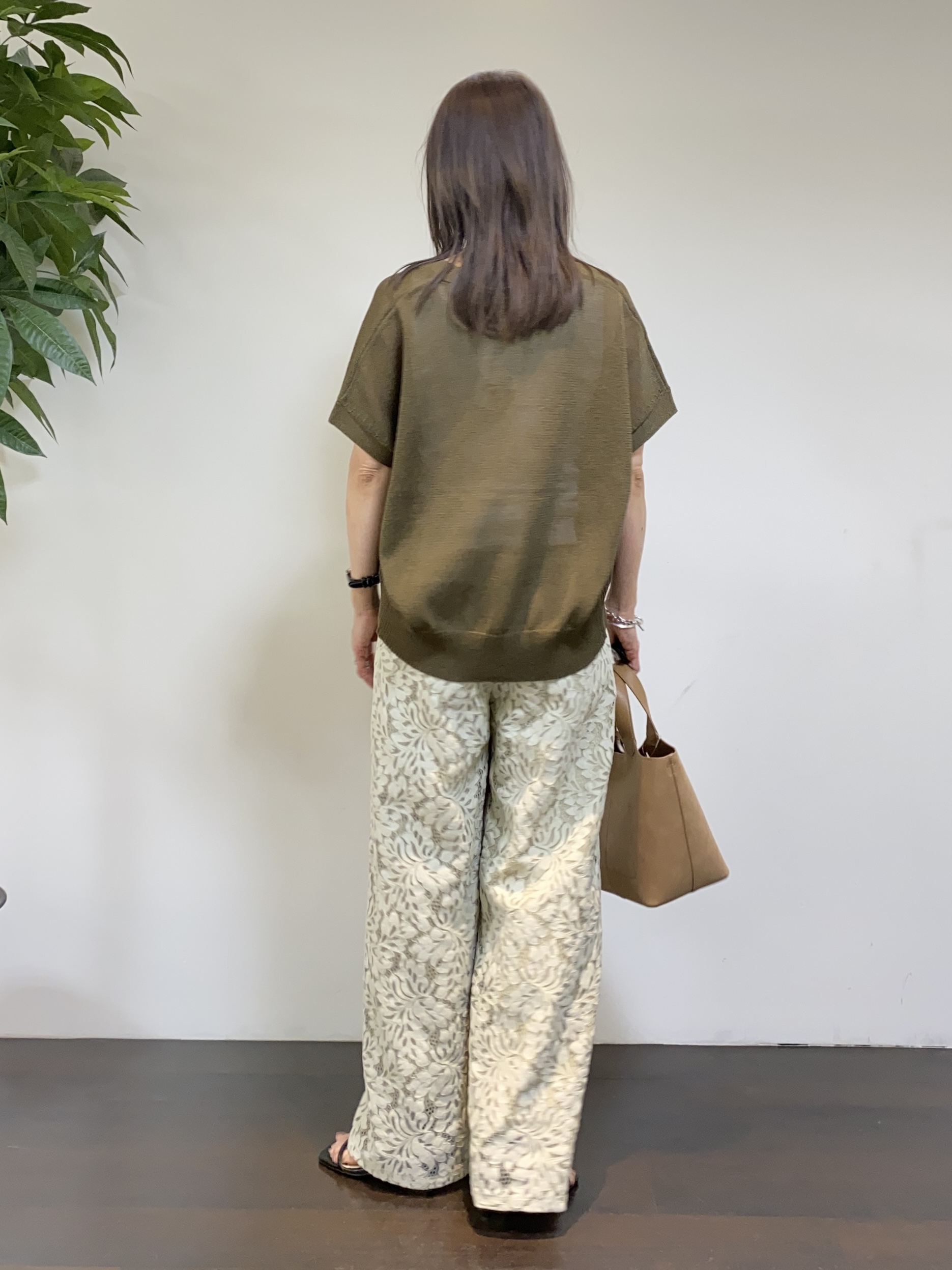 tomoさんの「UNTITLED｜【洗える/清涼感】ドライタッチスリーブレスカーディガン」を使ったコーディネート