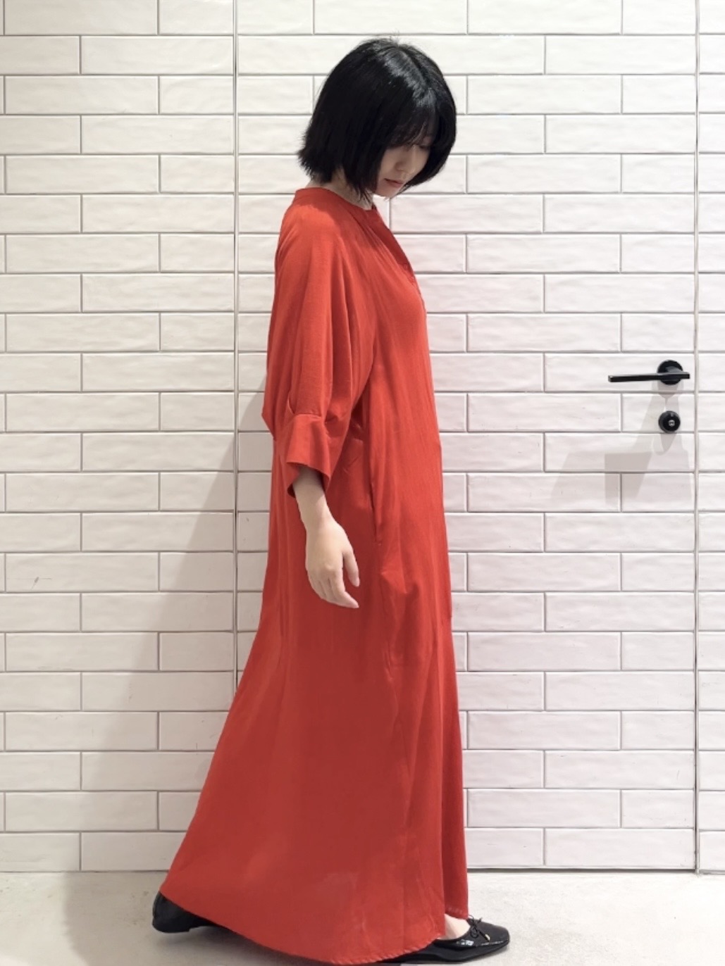 しおりさんの「OPAQUE.CLIP｜キーネックロングワンピース【洗える】」を使ったコーディネート