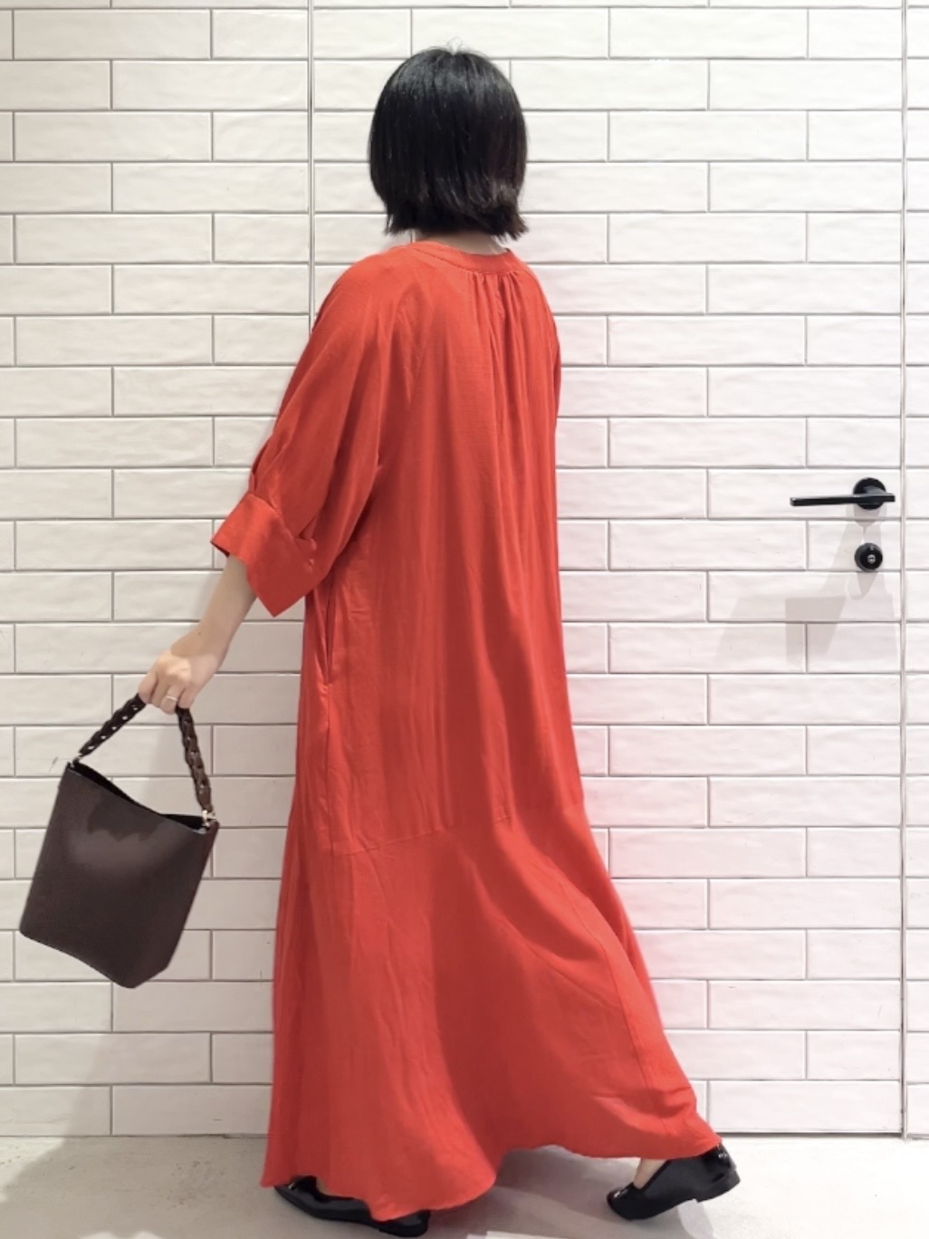 しおりさんの「OPAQUE.CLIP｜キーネックロングワンピース【洗える】」を使ったコーディネート