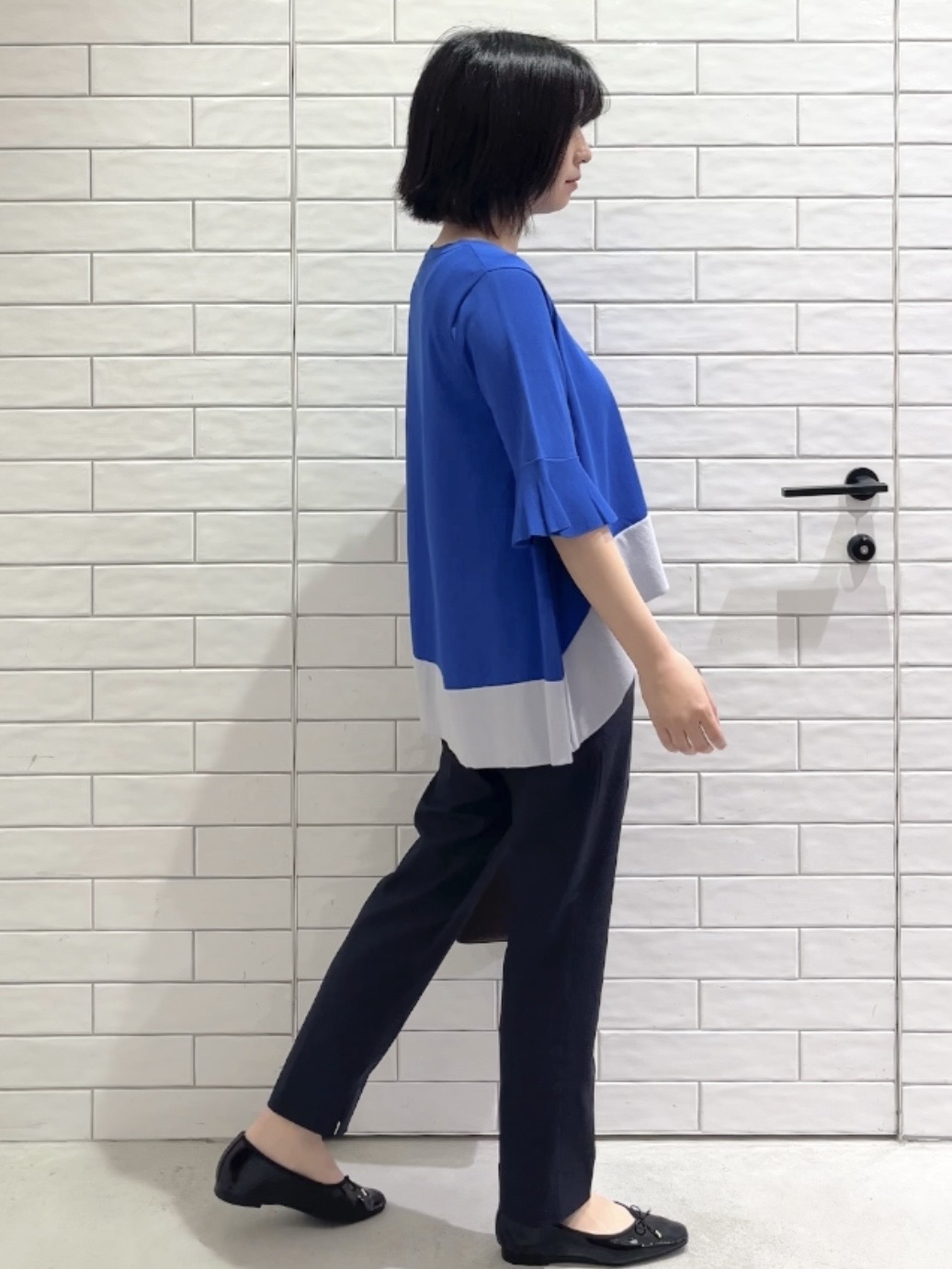 しおりさんの「OPAQUE.CLIP｜【UV／遮熱性】配色フレアシルエットニット《洗濯機OK》」を使ったコーディネート