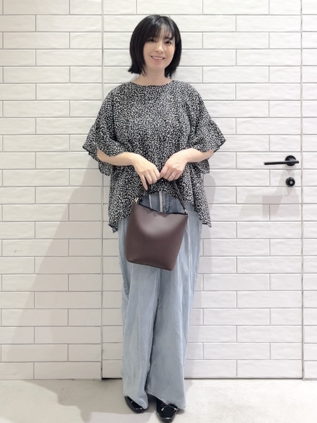 しおりさんの「OPAQUE.CLIP｜フリルペプラムブラウス【洗濯機OK】」を使ったコーディネート