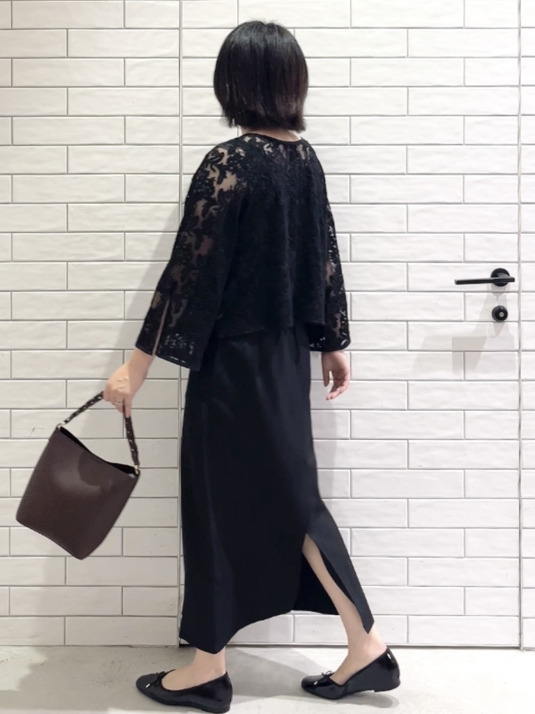しおりさんの「OPAQUE.CLIP｜刺繍レースショートブラウス【洗える】」を使ったコーディネート