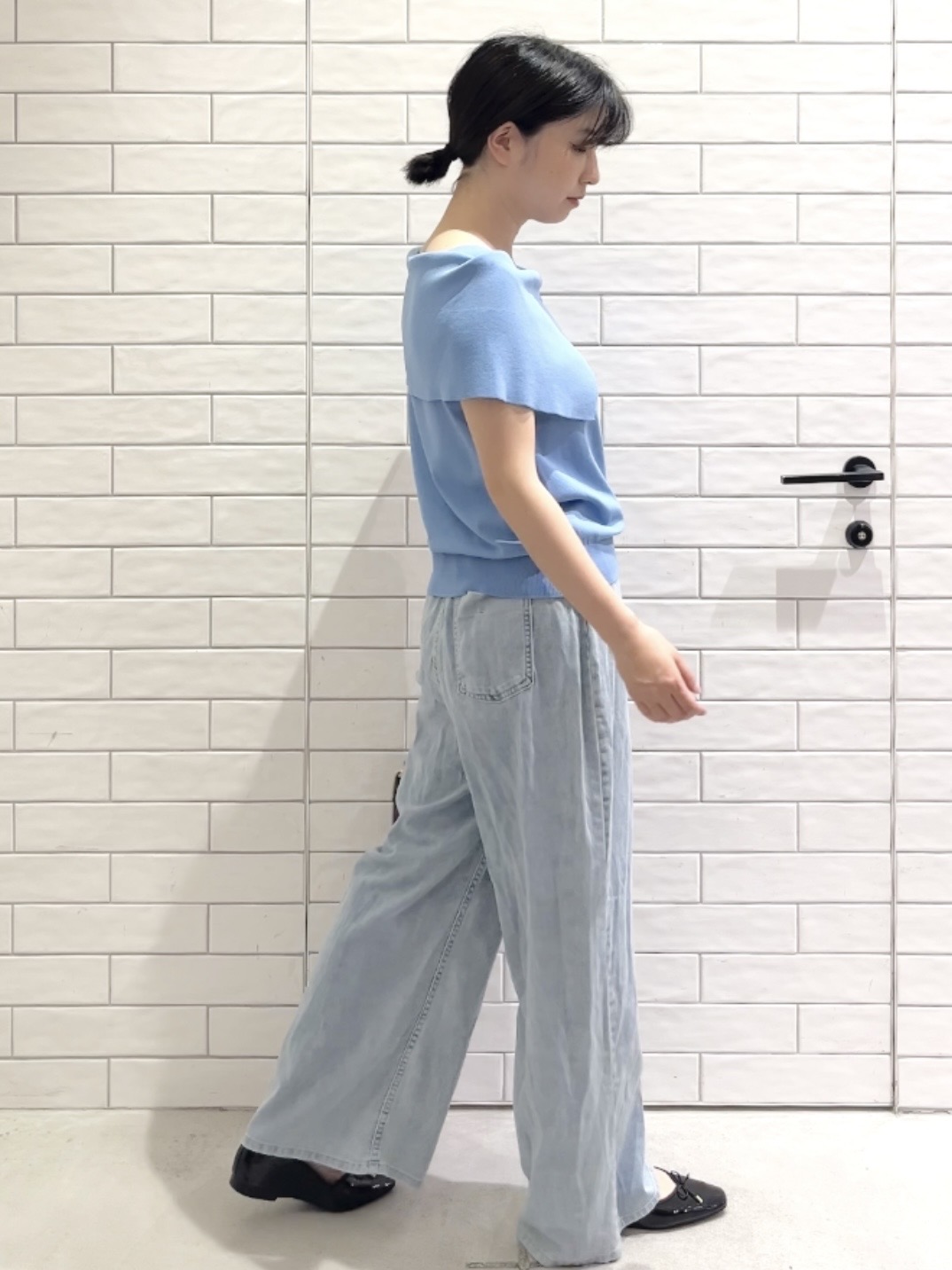 しおりさんの「OPAQUE.CLIP｜オフショルダーニット【洗濯機OK／抗ピル】」を使ったコーディネート