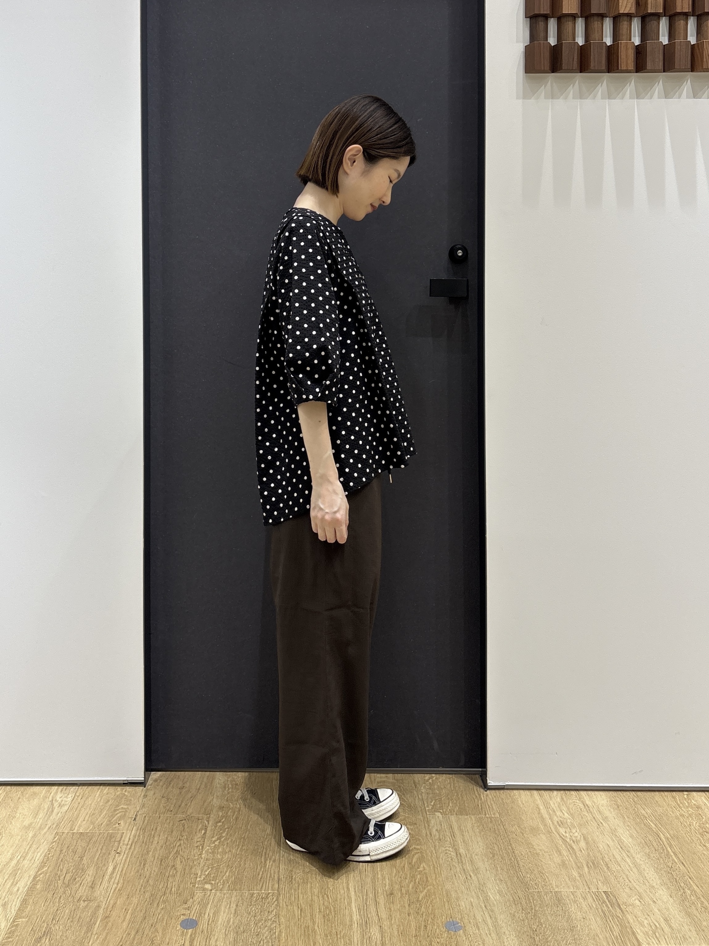 risaさんの「Dessin｜【セットアップ可/UVカット】サッカー素材 キーネックブラウス」を使ったコーディネート