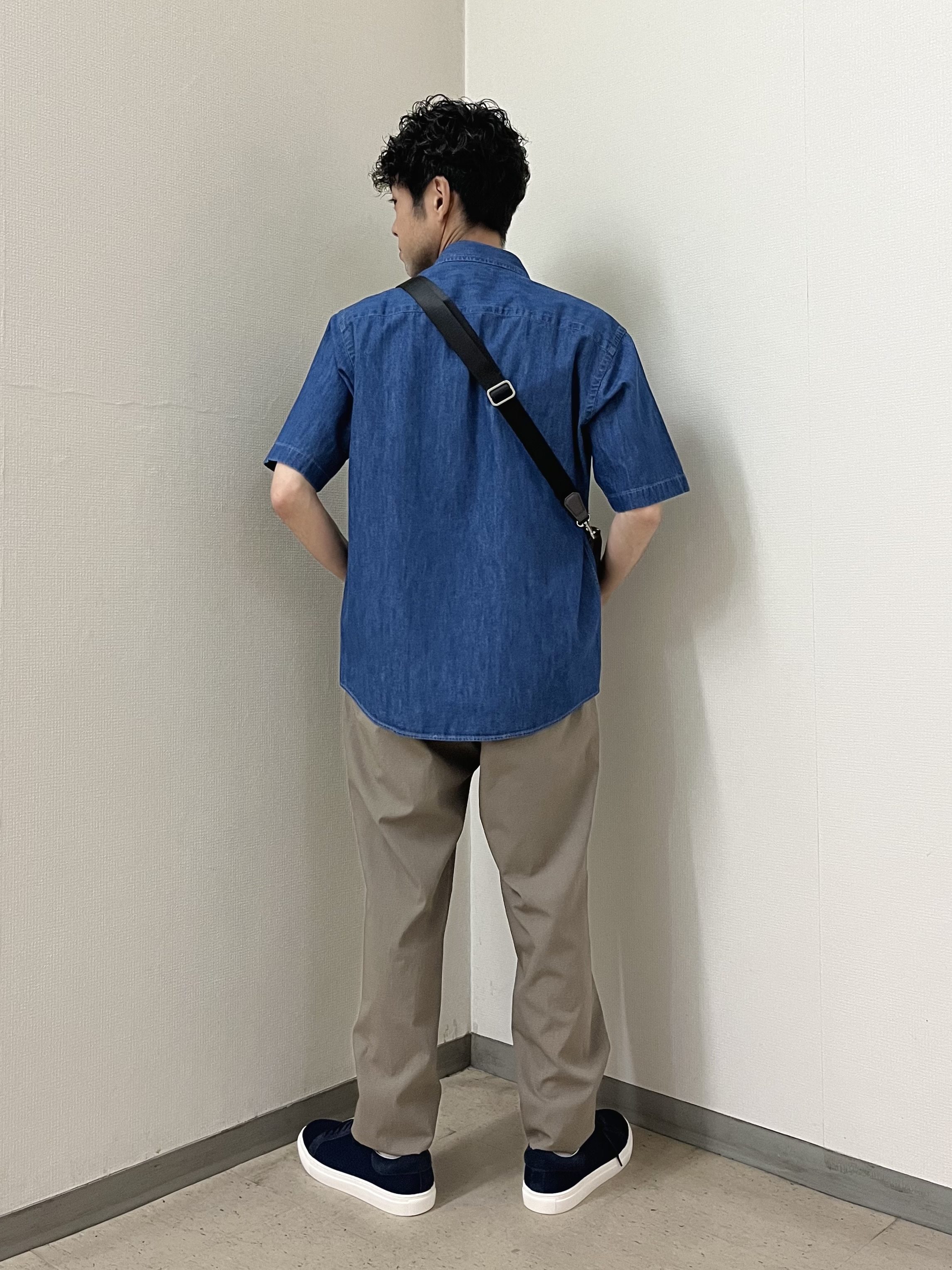 URAさんの「TAKEO KIKUCHI｜【BOWLER HAT LABEL】ボーラーハットウォーカー刺繍 半袖デニムシャツ」を使ったコーディネート
