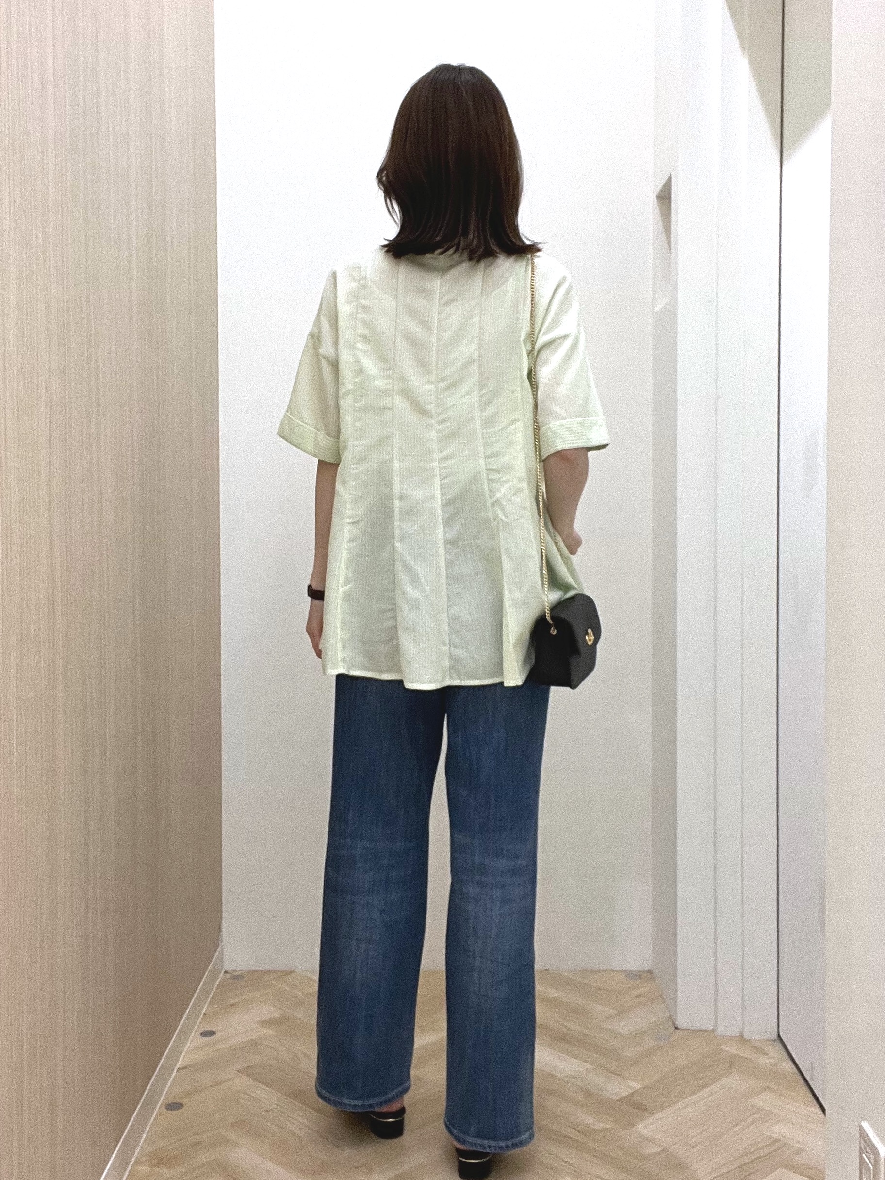  おまつさんの「grove｜【洗濯機OK】さらっと軽やか、フレアシャツ」を使ったコーディネート