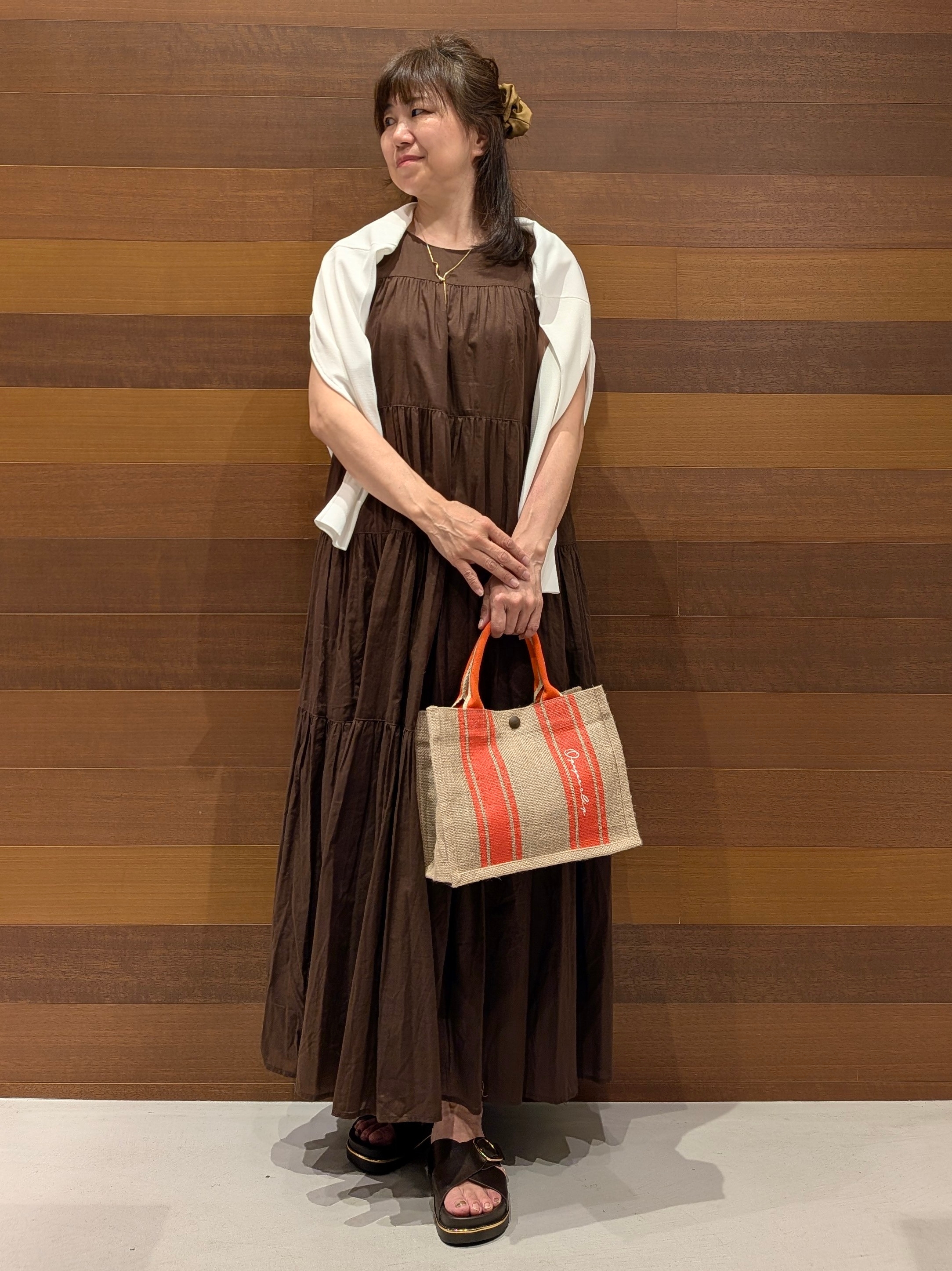 momoさんの「OPAQUE.CLIP｜【UV／接触冷感】Vネックリラクシーニットカーディガン《洗濯機OK／抗ピル》」を使ったコーディネート