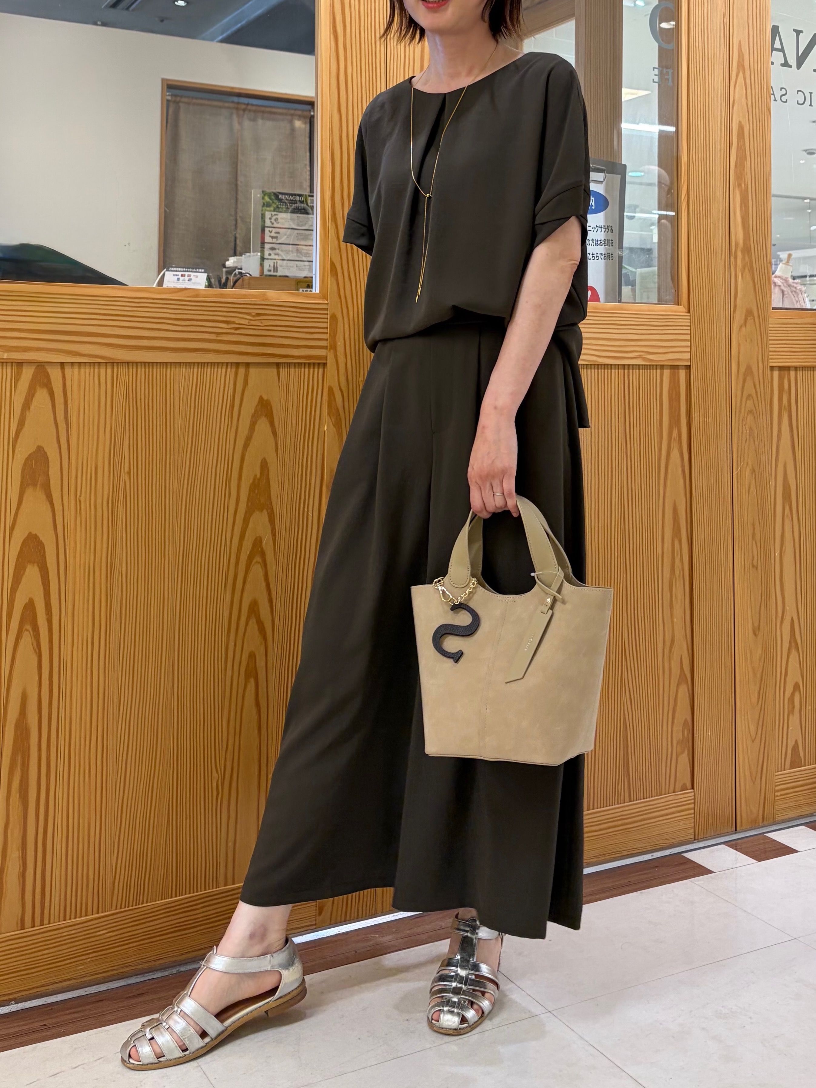 ゆうさんの「UNTITLED｜【セットアップ可/UVカット/前後2WAY】リラクシーフレンチスリーブブラウス」を使ったコーディネート