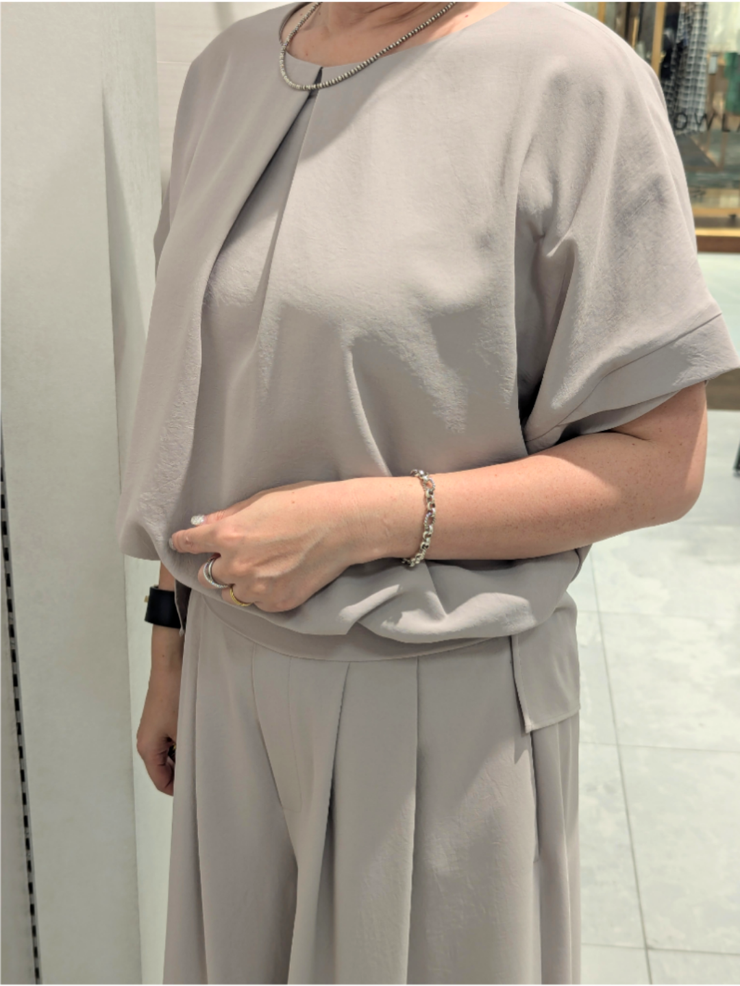 odaさんの「UNTITLED｜【セットアップ可/UVカット/前後2WAY】リラクシーフレンチスリーブブラウス」を使ったコーディネート
