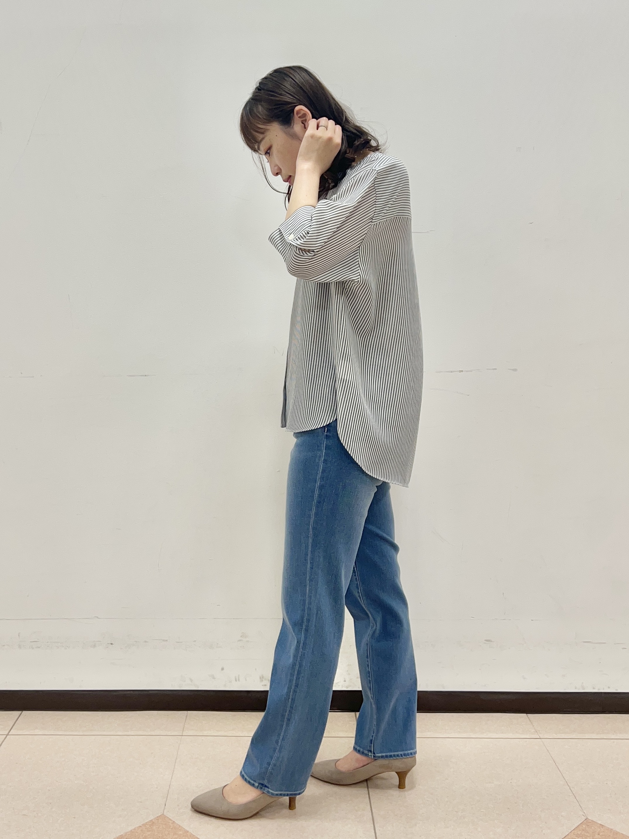りおさんの「UNTITLED｜【接触冷感/通気性/洗える】フロントフリルブラウス」を使ったコーディネート