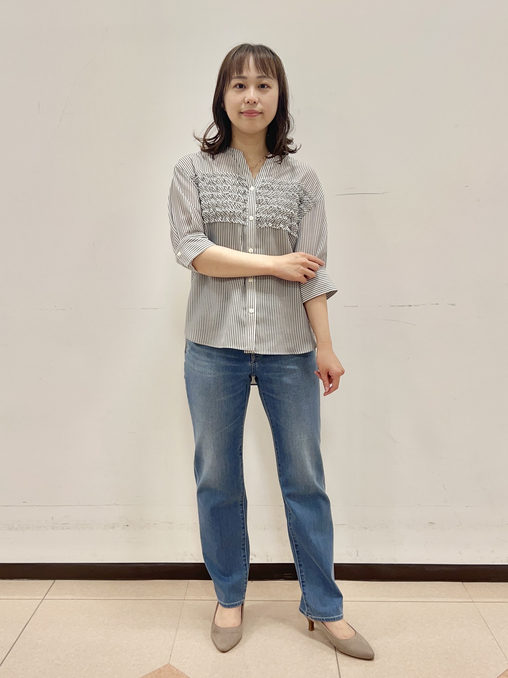 りおさんの「UNTITLED｜【接触冷感/通気性/洗える】フロントフリルブラウス」を使ったコーディネート