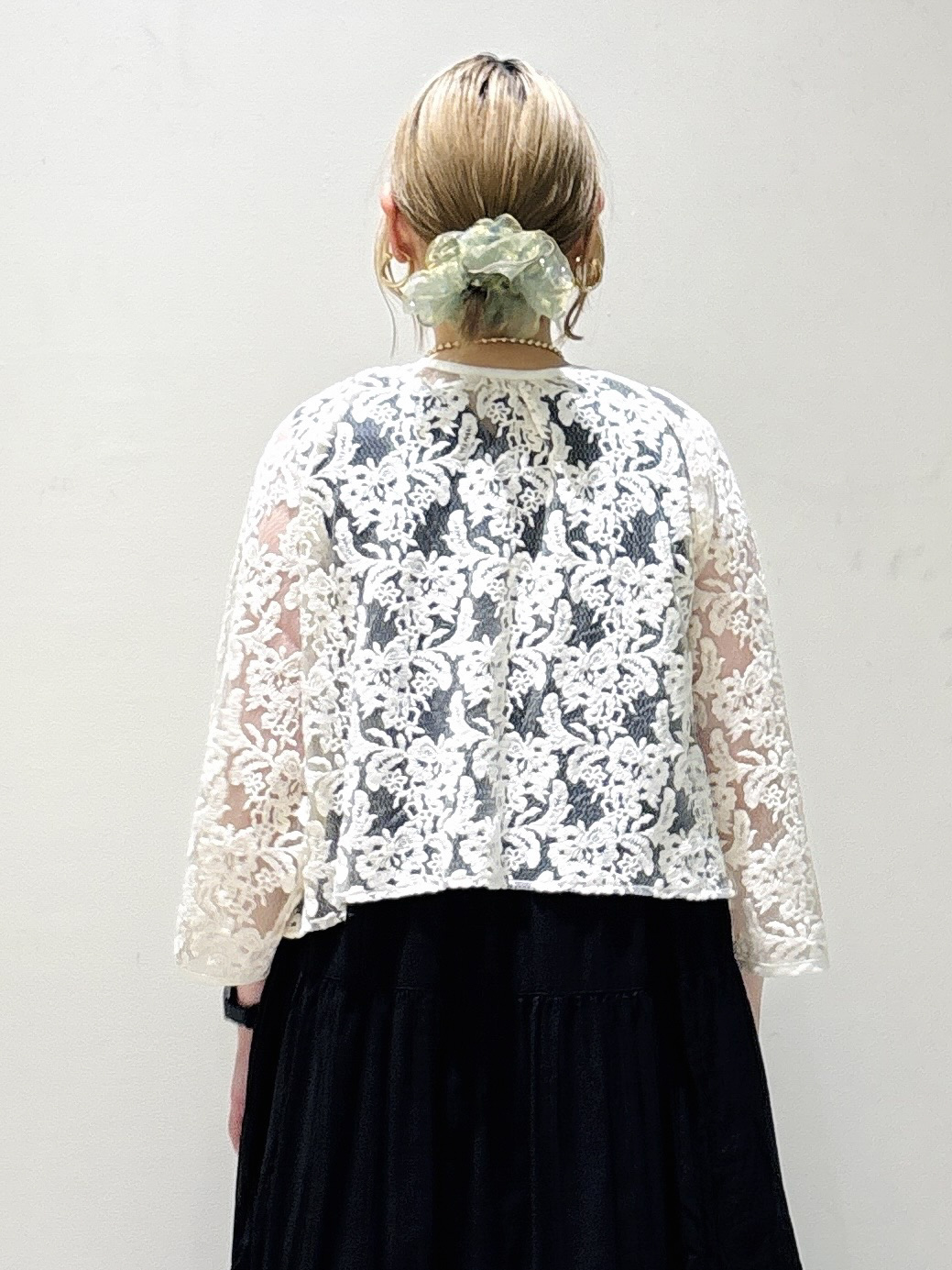 みきちぃさんの「OPAQUE.CLIP｜刺繍レースショートブラウス【洗える】」を使ったコーディネート