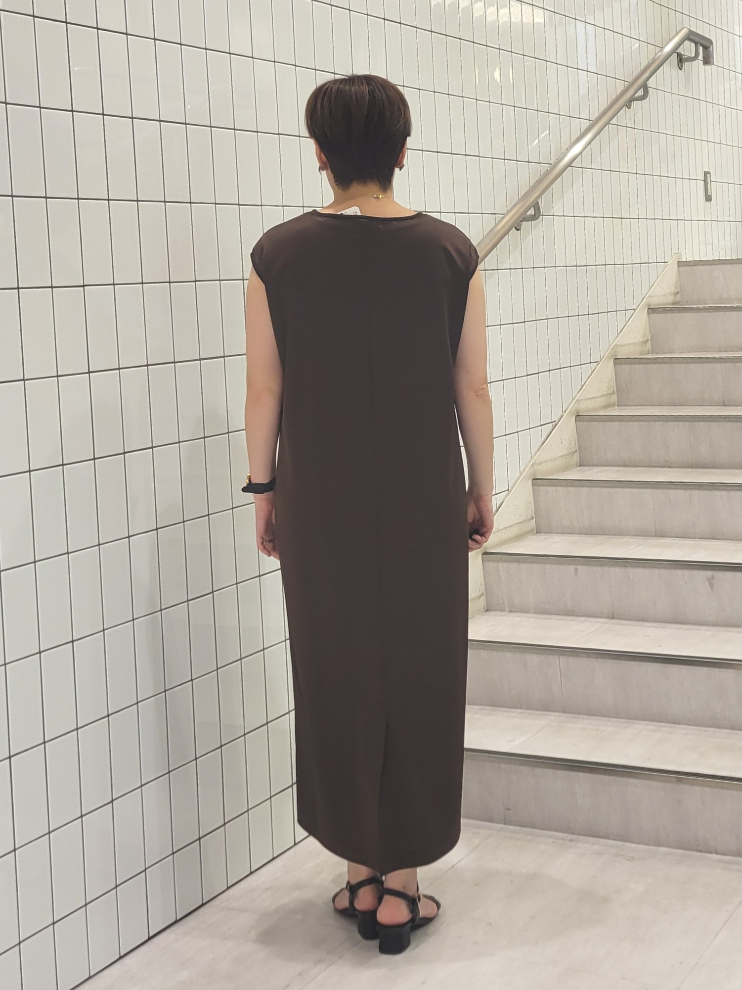tomoさんの「COUP DE CHANCE｜◆【手洗い可／セットアップ可】ノースリーブロングワンピース」を使ったコーディネート