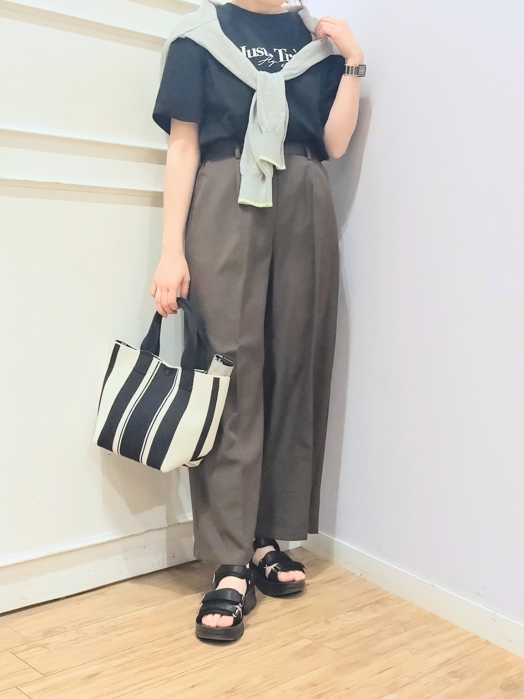 miomioさんの「SHOO･LA･RUE｜【綿100％/S-LL/プチプラ】選べる3柄 プリントアソートTシャツ」を使ったコーディネート