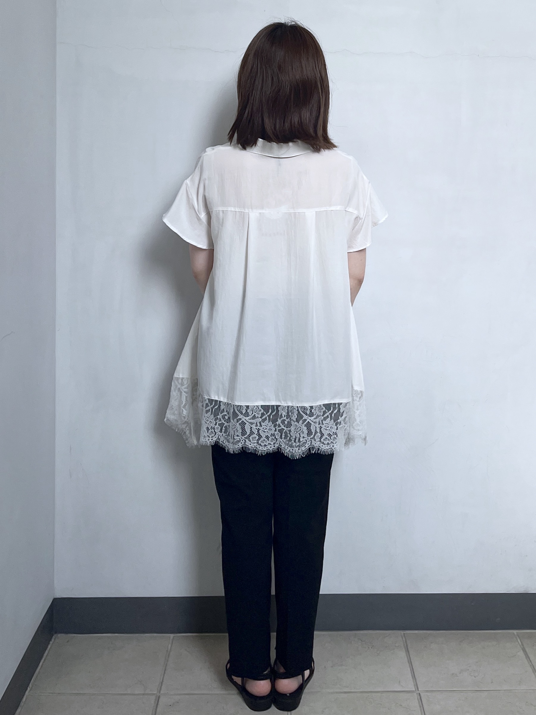 mikiさんの「OPAQUE.CLIP｜裾レース スキッパーブラウス【洗濯機OK】」を使ったコーディネート