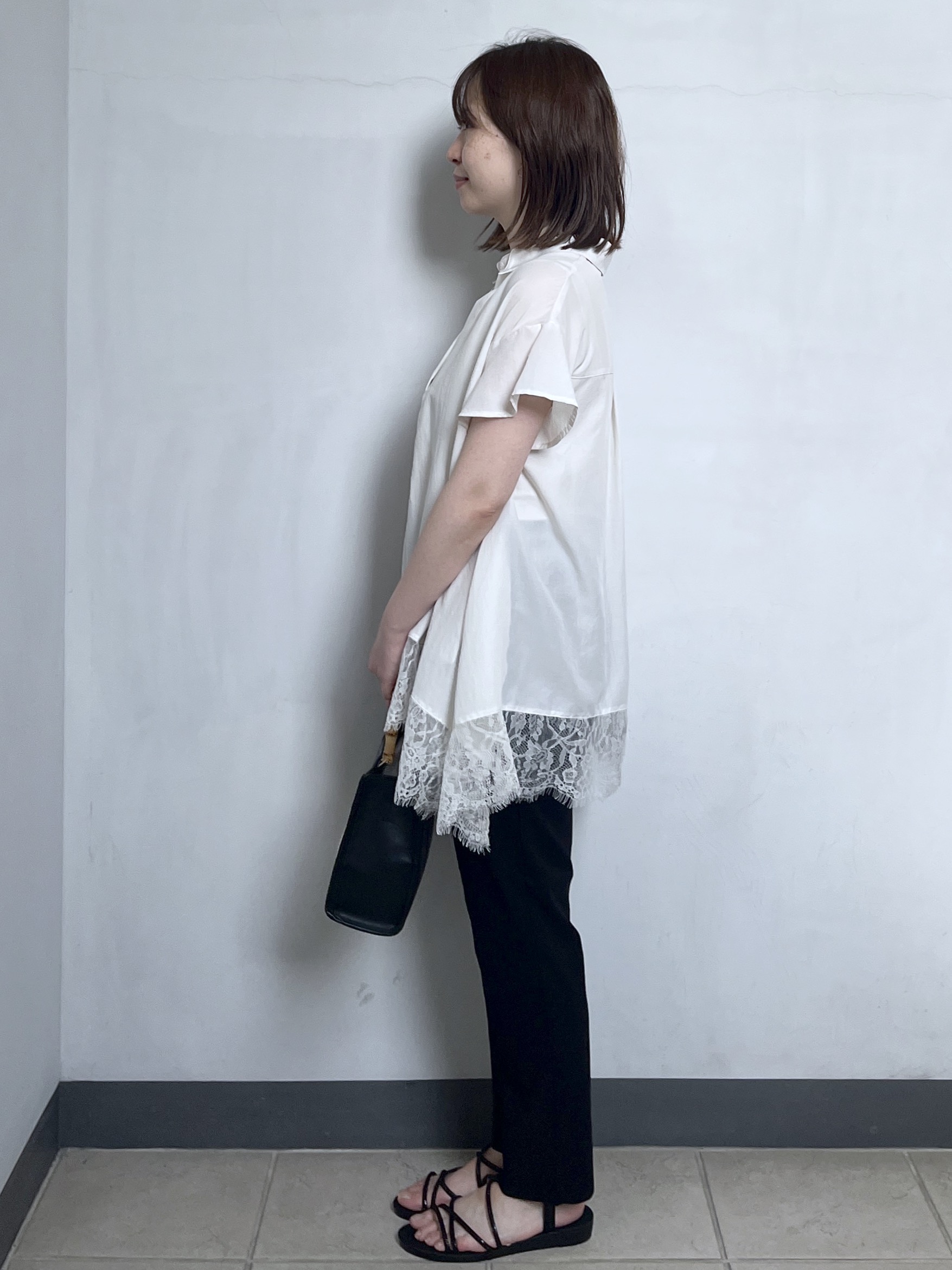 mikiさんの「OPAQUE.CLIP｜裾レース スキッパーブラウス【洗濯機OK】」を使ったコーディネート