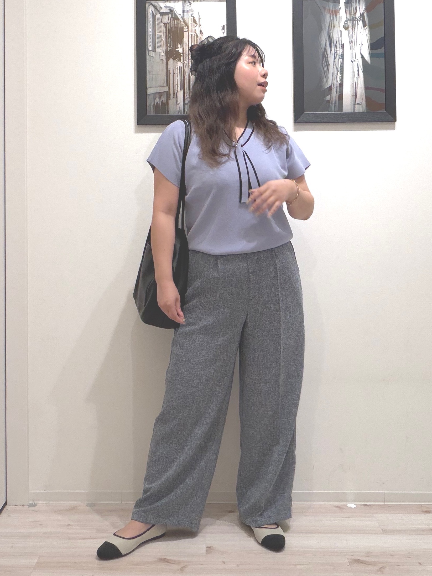 まちゃんなちゃんさんの「SHOO･LA･RUE｜【高レビュー/毎日洗える/UV】二の腕も隠せる 配色ボウタイニット」を使ったコーディネート