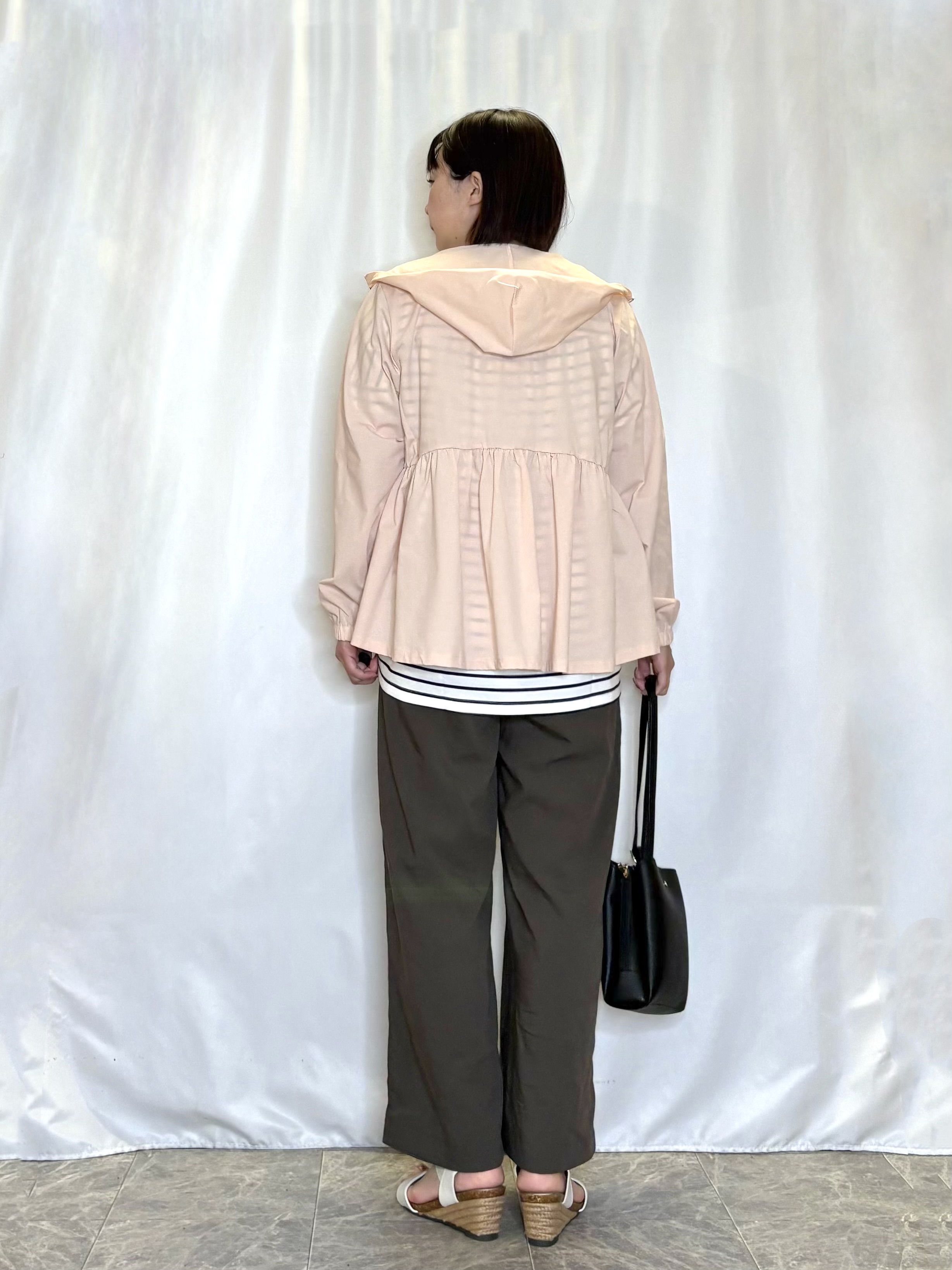 ネリさんの「SHOO･LA･RUE｜【S-LL/体型カバー】日焼け対策にも女性らしさを UVカットペプラムパーカ」を使ったコーディネート