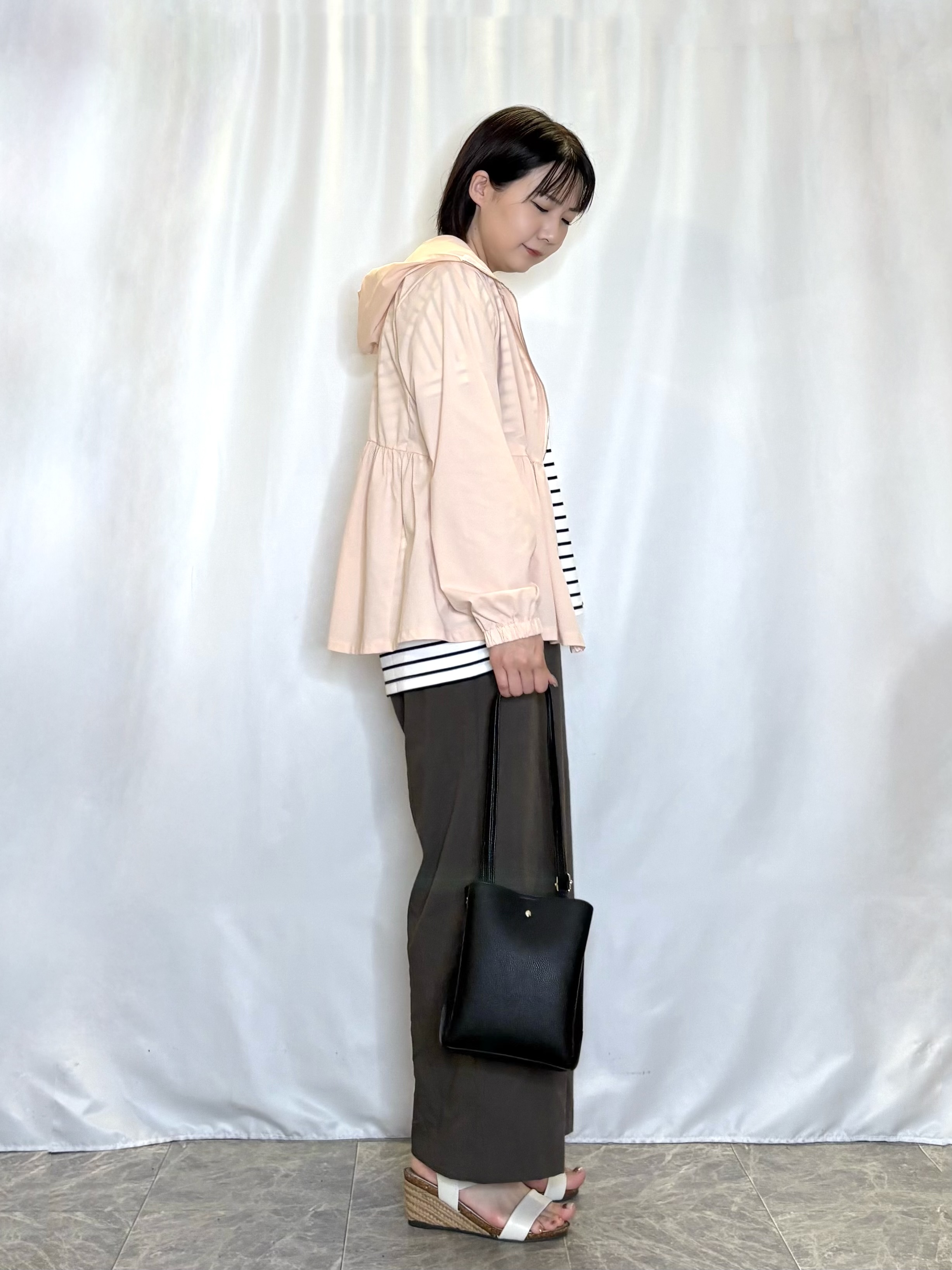 ネリさんの「SHOO･LA･RUE｜【S-LL/体型カバー】日焼け対策にも女性らしさを UVカットペプラムパーカ」を使ったコーディネート