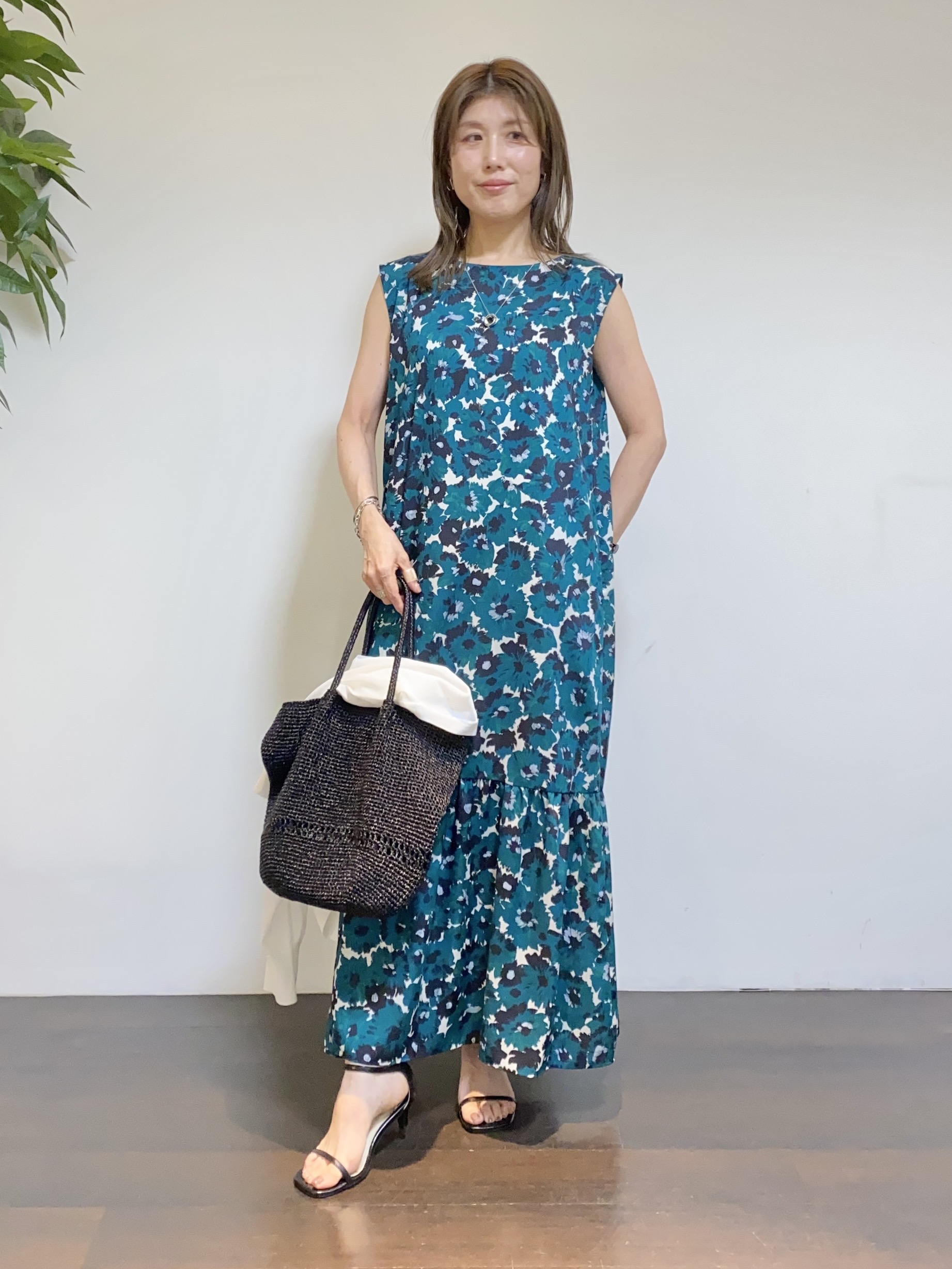 tomoさんの「UNTITLED｜【アンサンブル可/日除け・冷房対策】シアーレーヨンZIPカーディガン」を使ったコーディネート