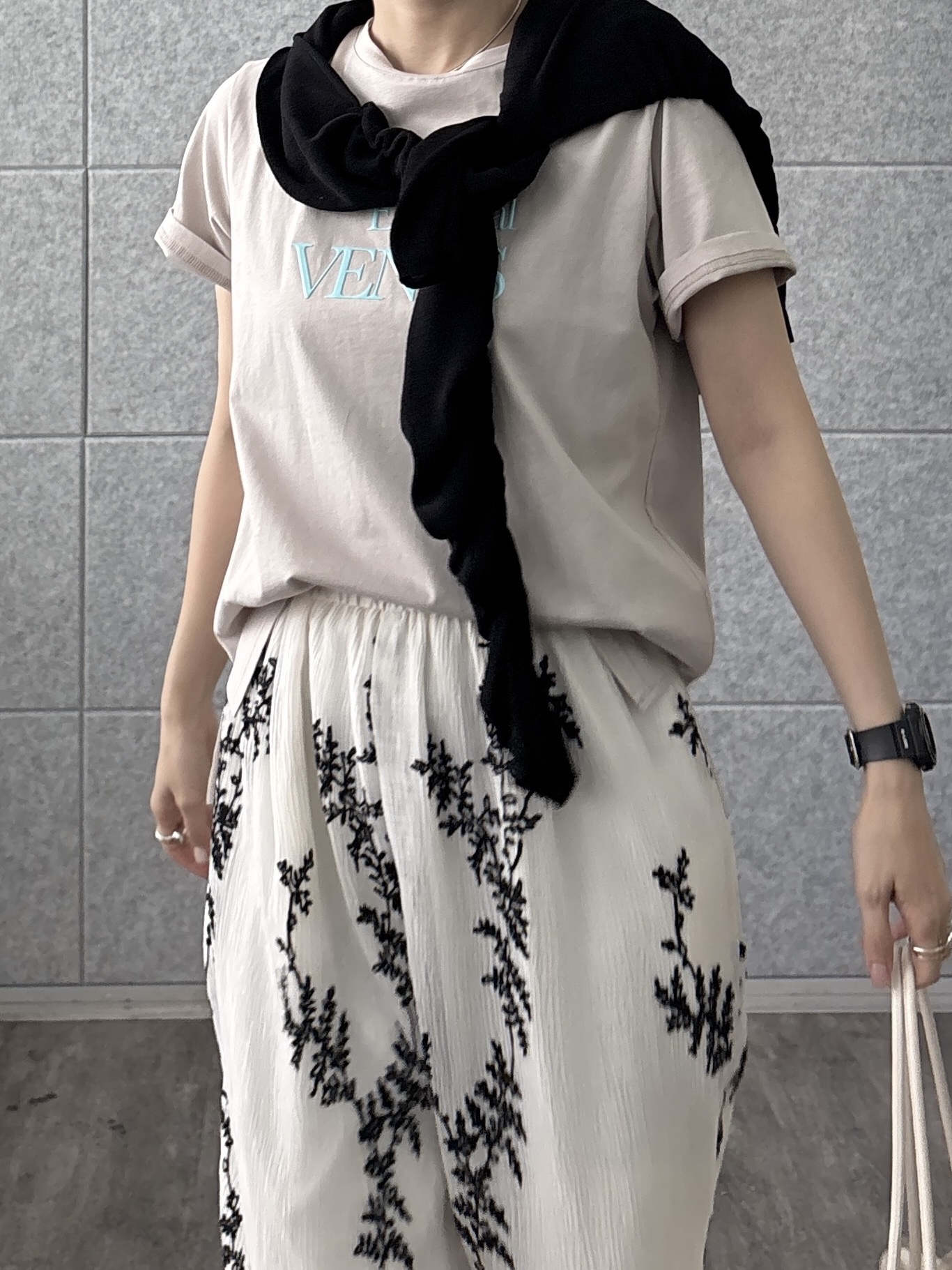 kotakiさんの「INDIVI｜タイポグラフィTシャツ【接触冷感】」を使ったコーディネート